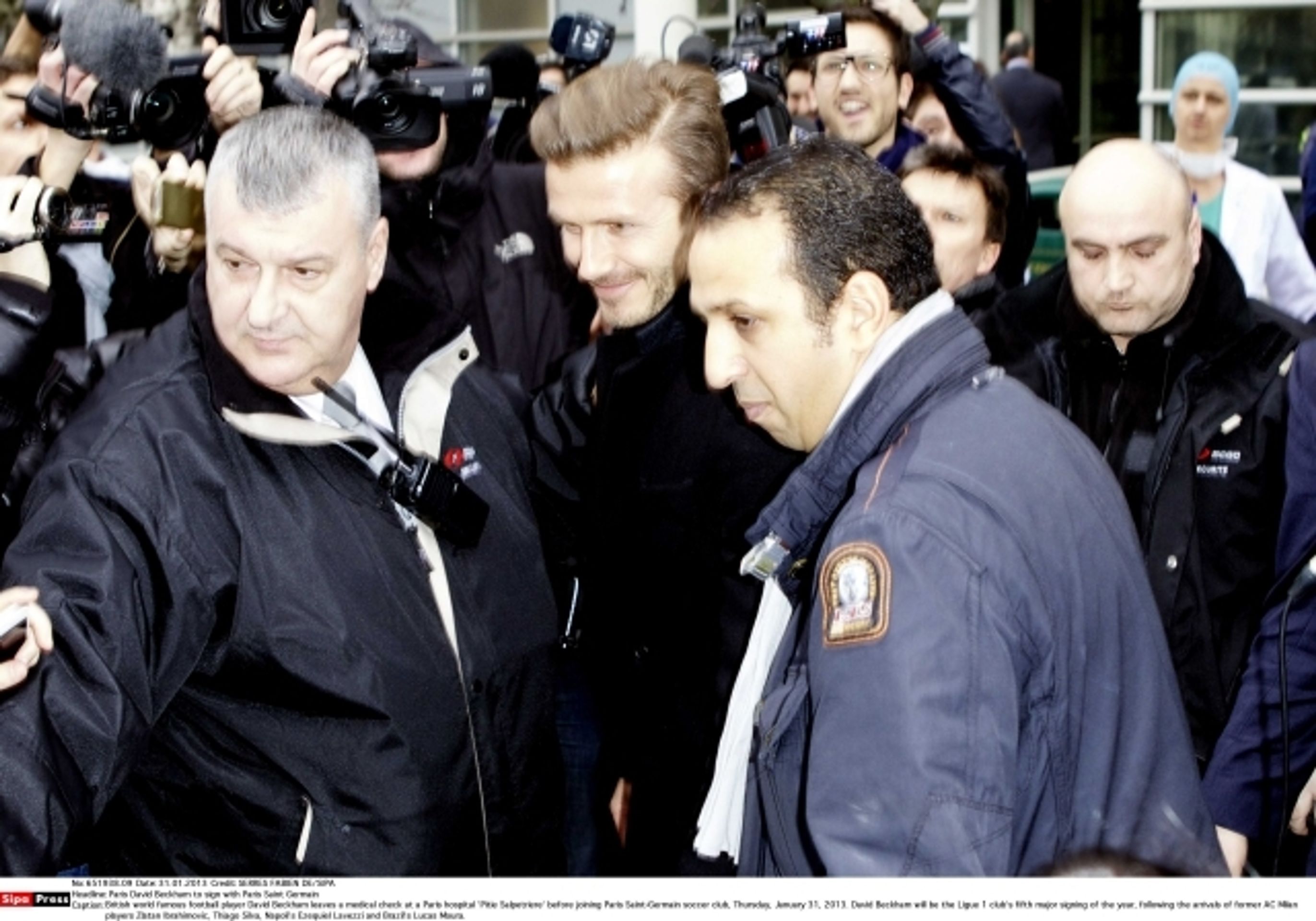 Beckham v Paříži - 1 - GALERIE: Beckham přestupuje do Paris St. Germain (4/8)