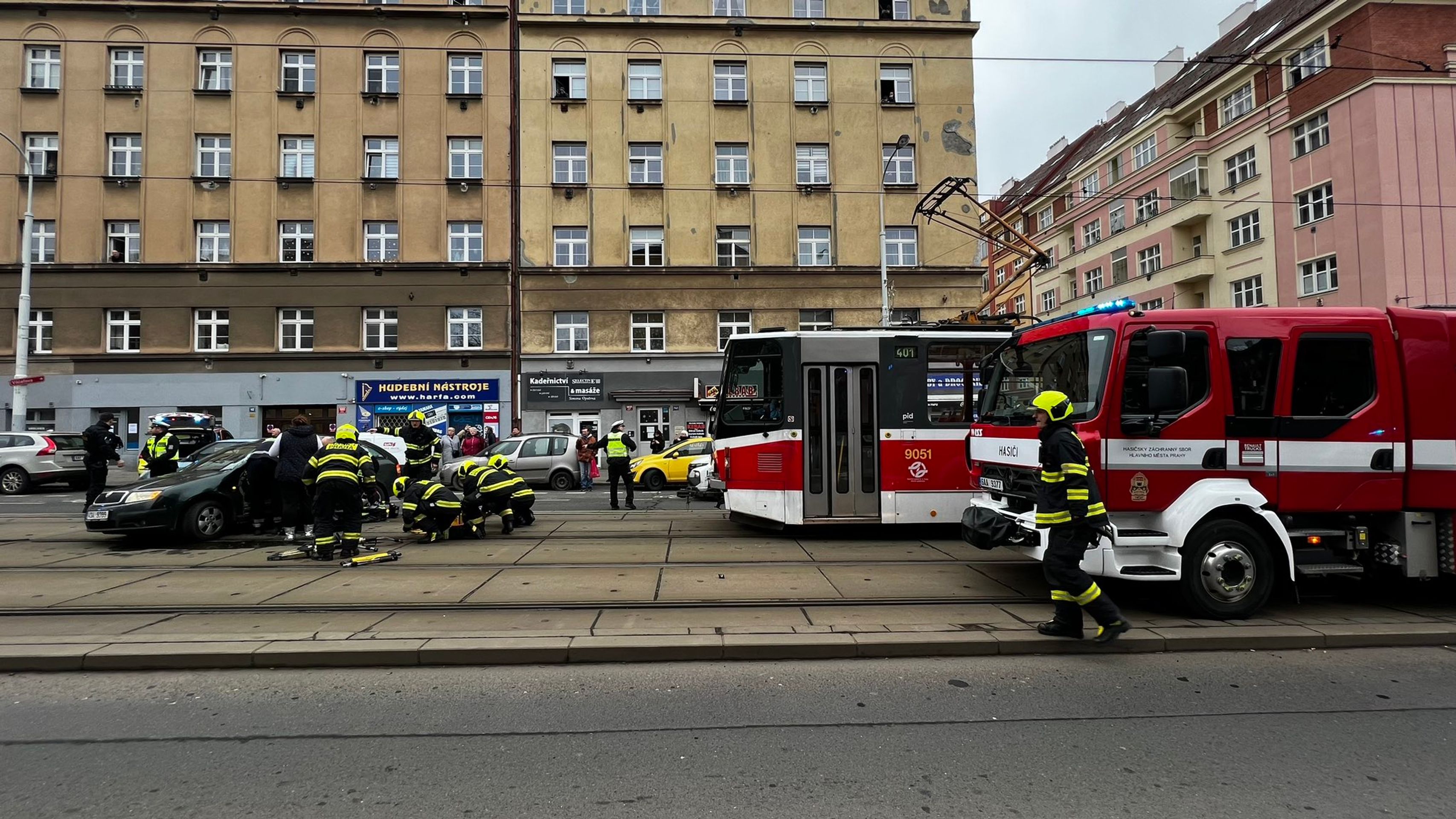 Dopravní nehoda v Koněvově ulici - Dopravní nehoda v Koněvově ulici v Praze (5/7)
