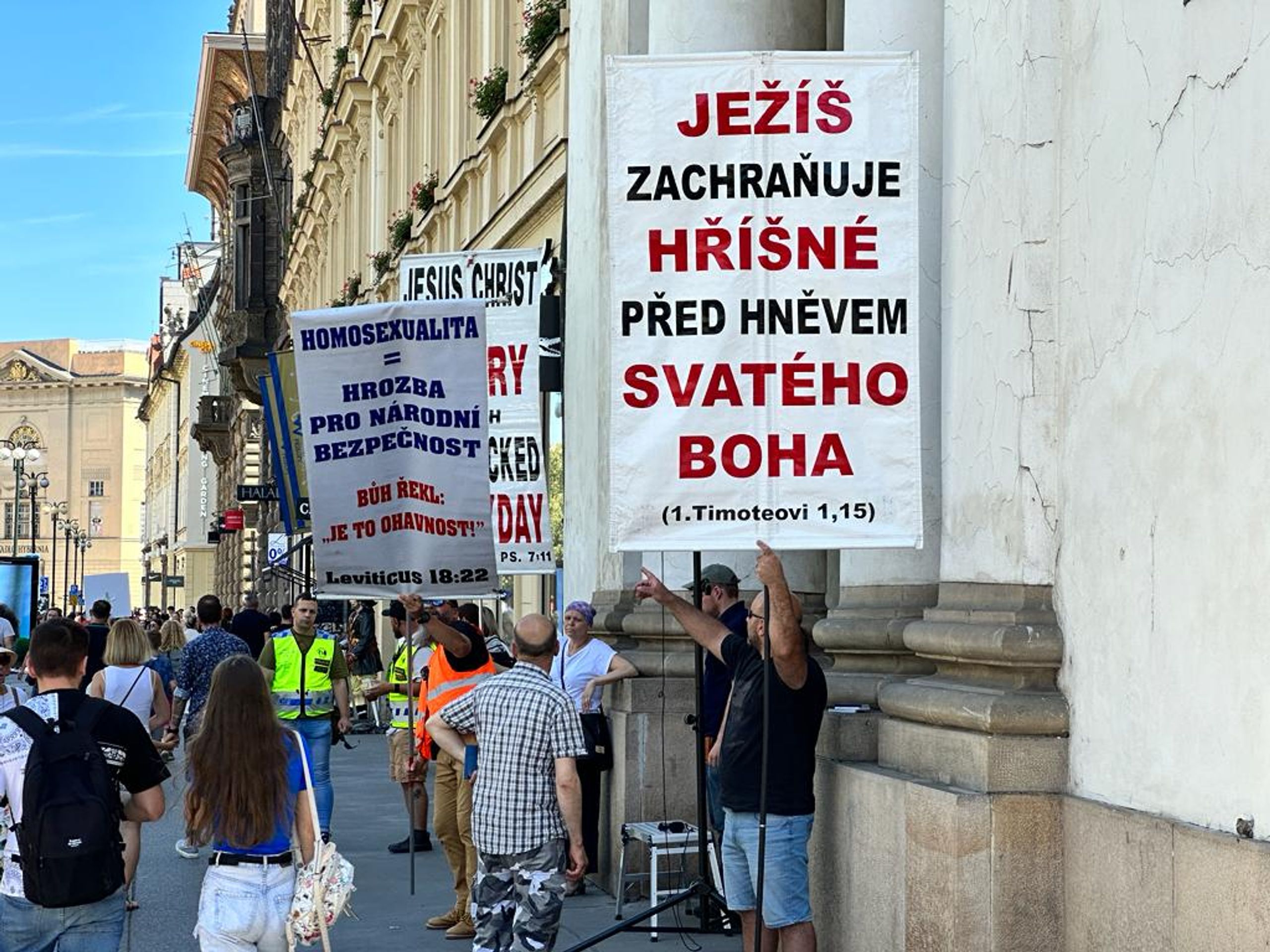 Protest proti průvodu Prague Pride - Průvod Prague Pride (16/16)