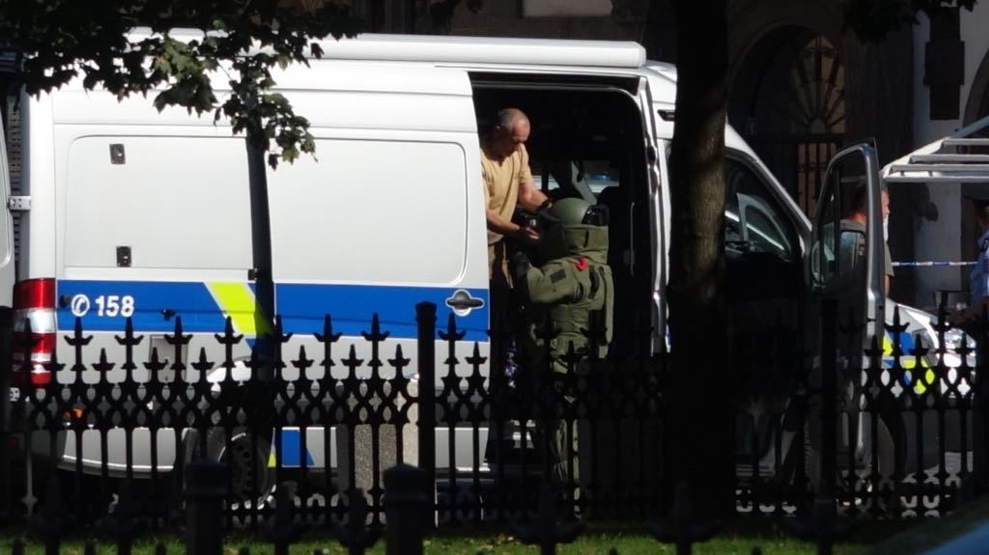 Evakuace Staroměstského náměstí - 3 - GALERIE: Policie vyklízí Staroměstské náměstí (6/8)