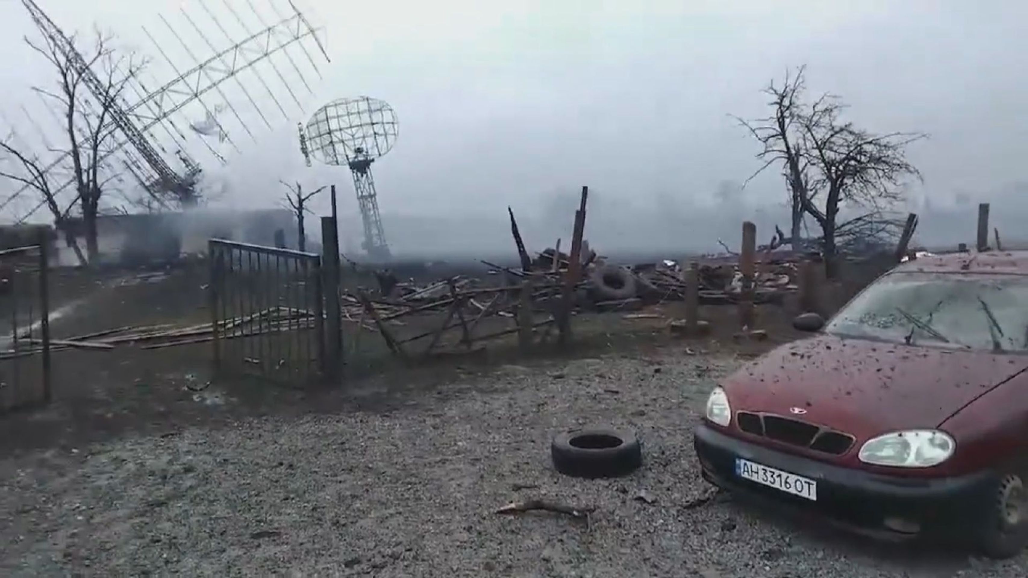 Okolí mezinárodního letiště Mariupol na Ukrajině - Válka na Ukrajině (17/38)