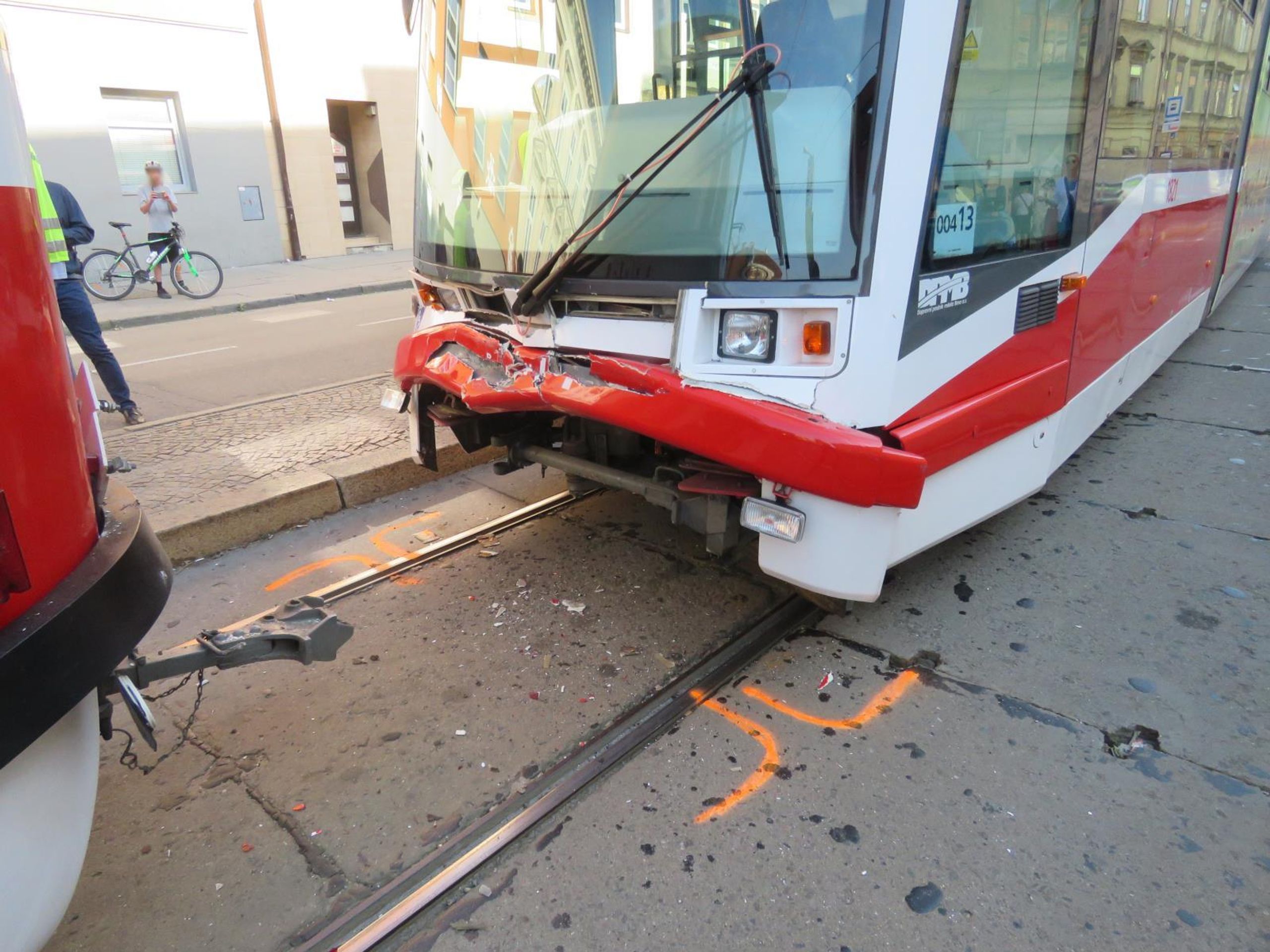 Na zastávce v Brně se srazily tramvaje - 1 - GALERIE: Na zastávce v Brně se srazily tramvají (1/4)