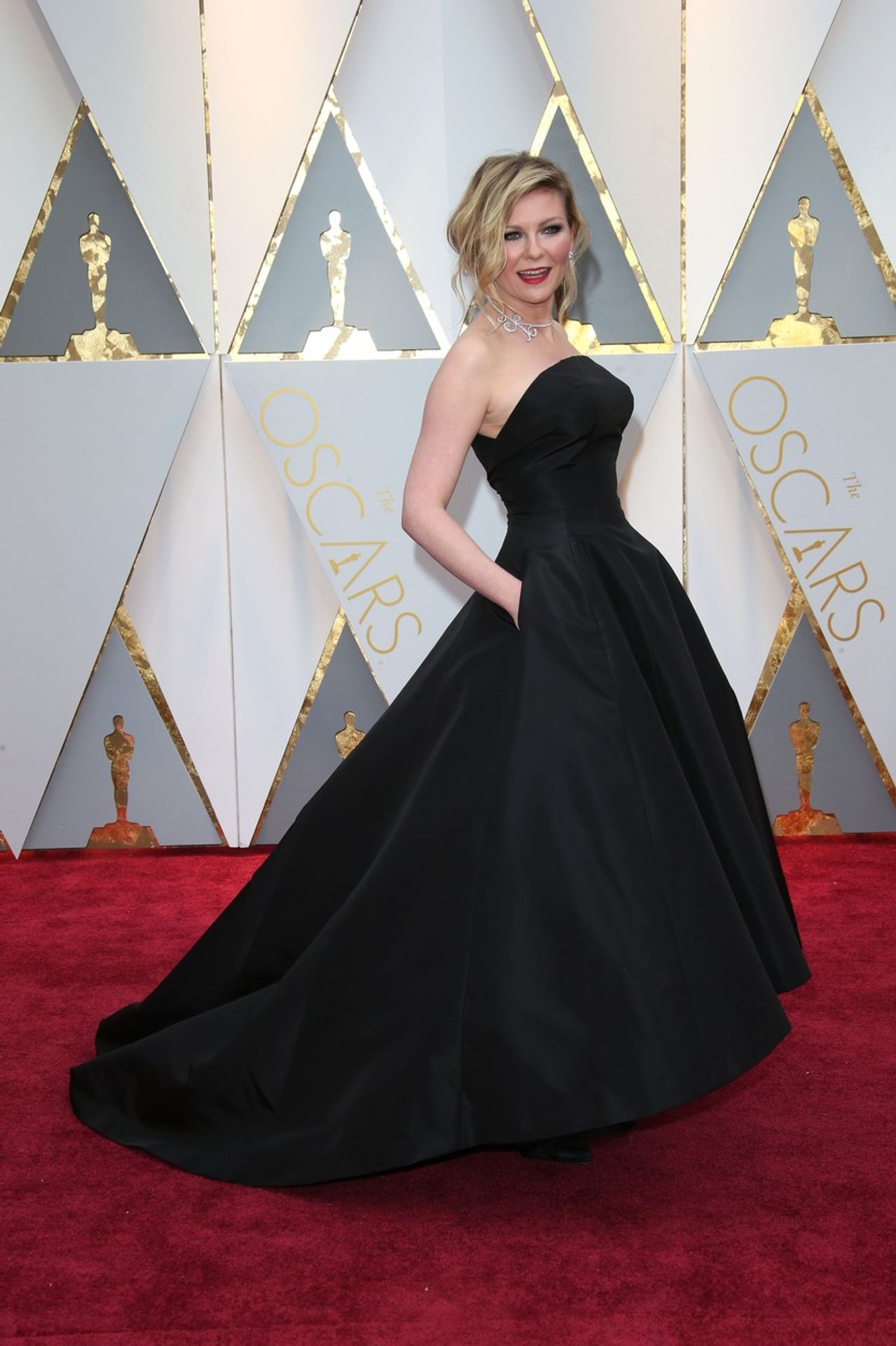 Móda z Oscarů - Kirsten Dunst - GALERIE: Móda z Oscarů (13/17)