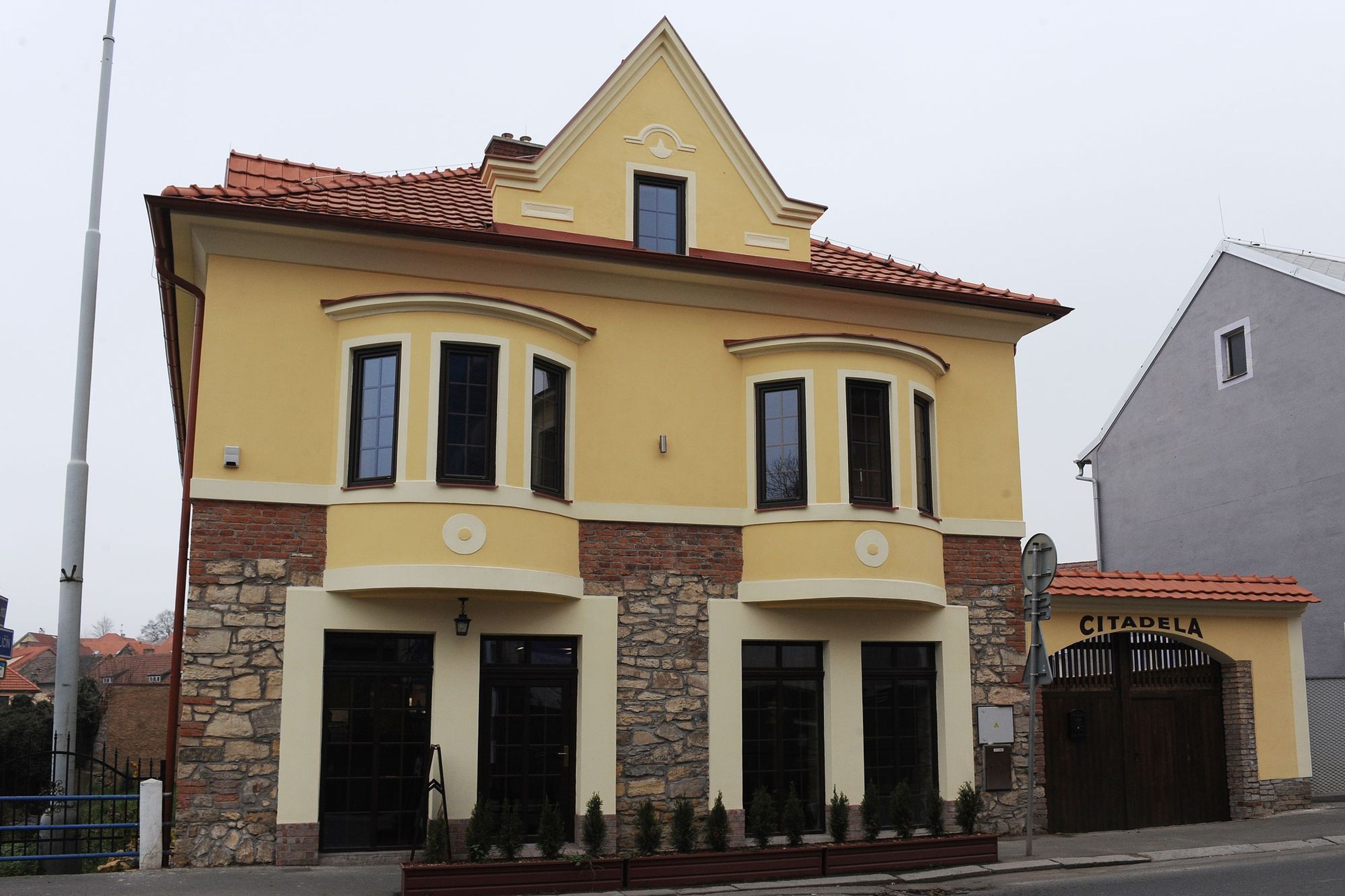 Restaurace Davida Ratha - 3 - GALERIE: David Rath si v Hostivici otevřel restauraci (1/10)