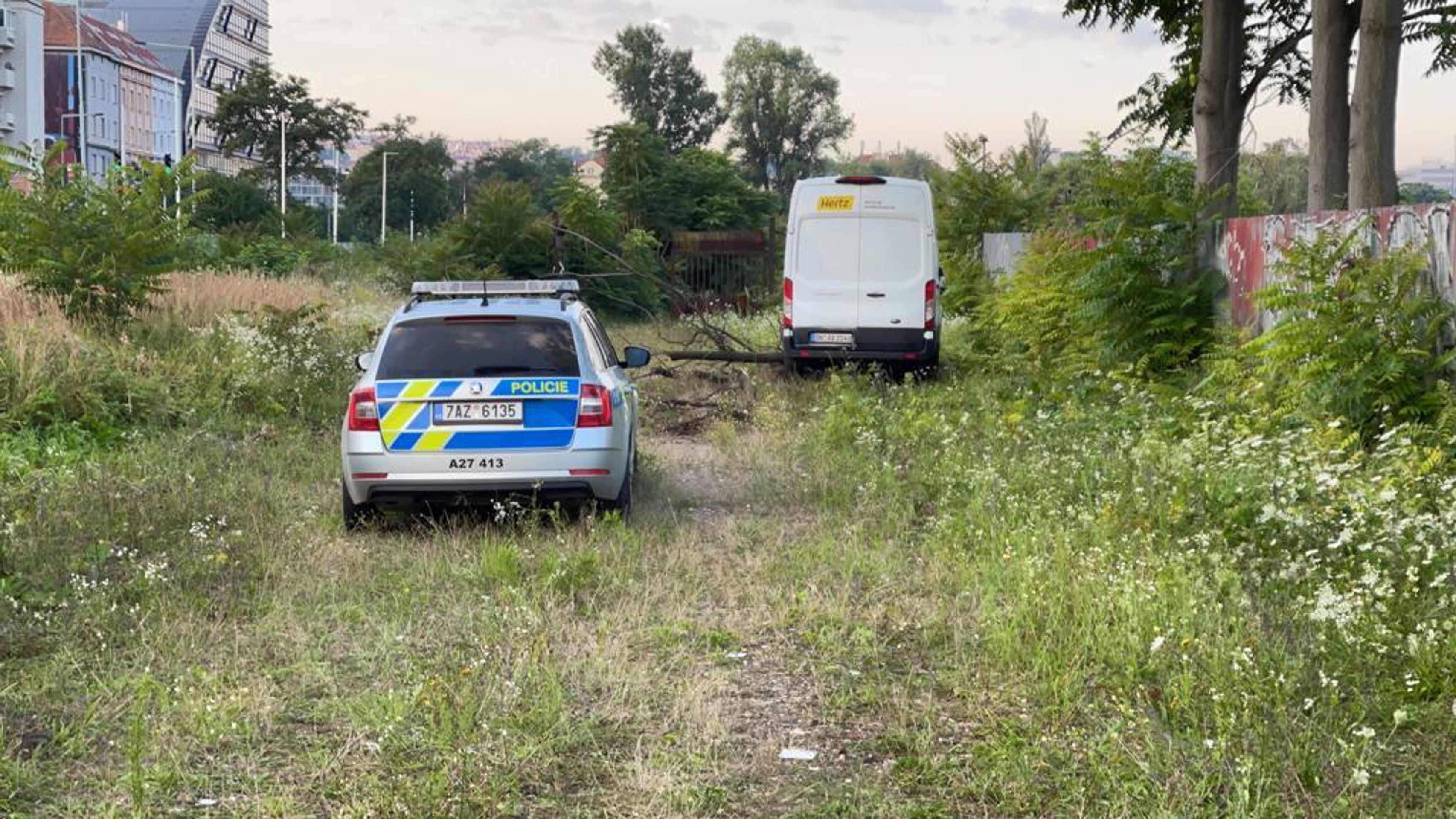 Dodávka s migranty ujížděla policii - 4 - GALERIE: Migranti utíkali před policií (23/26)