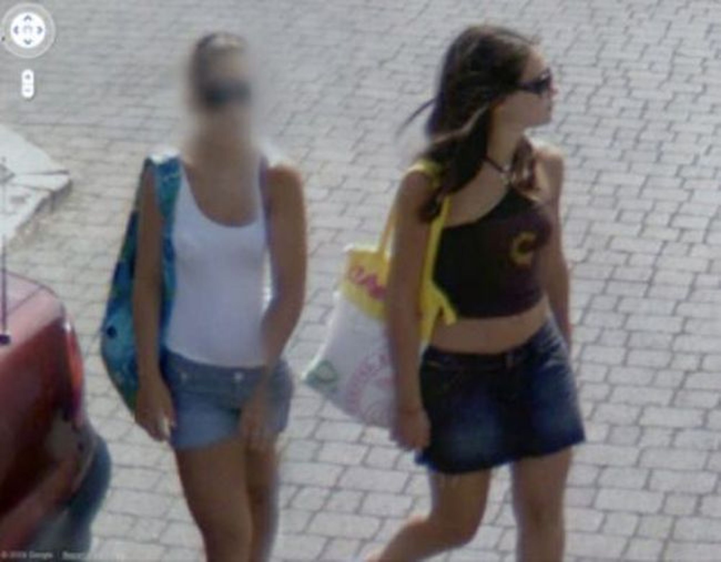 Holky z Google street view - 2 - GALERIE: Holky z Google Street View (2/27)