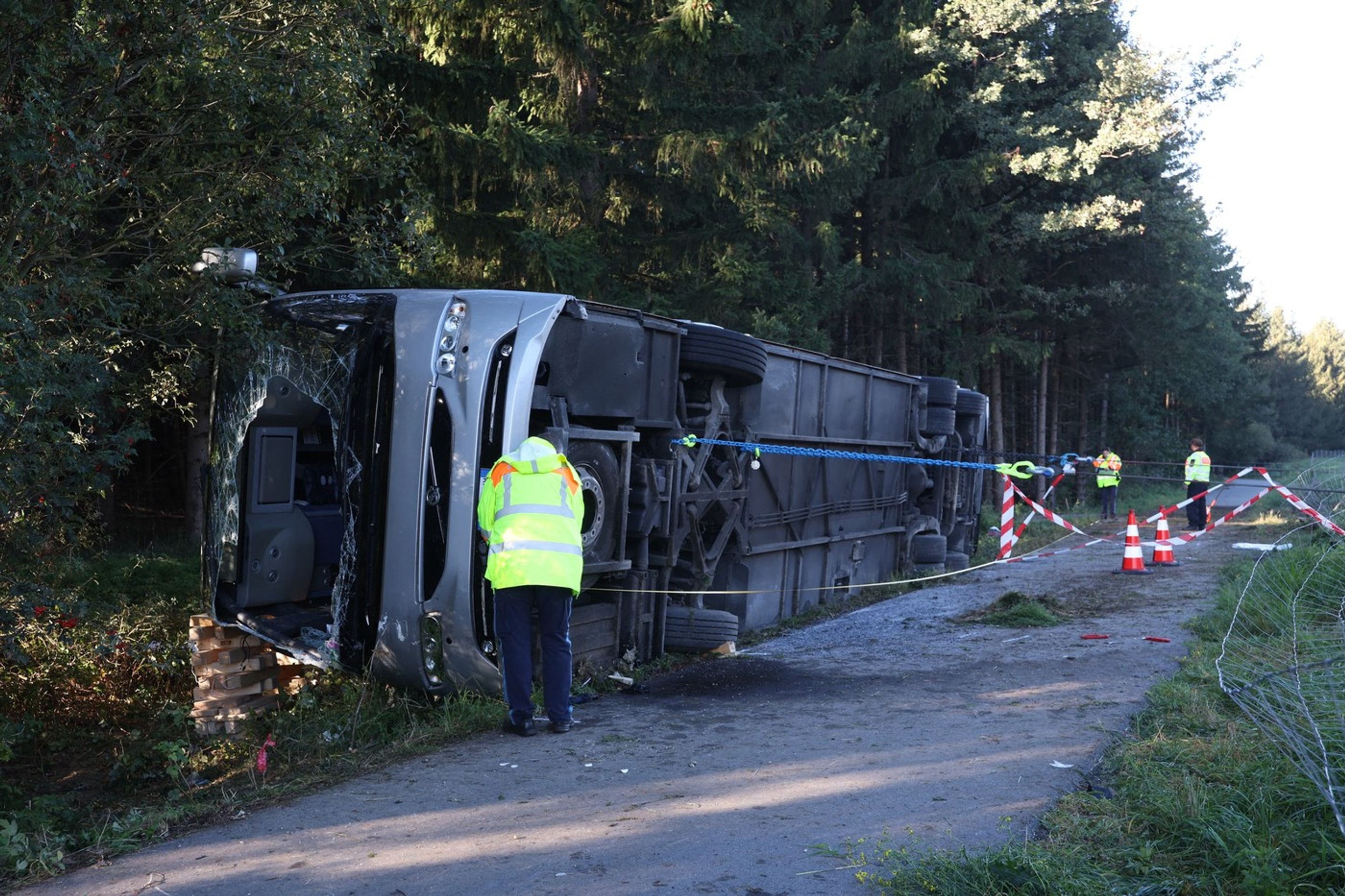 Nehoda autobusu v Německu - Nehoda zájezdového autobusu v Německu (1/4)
