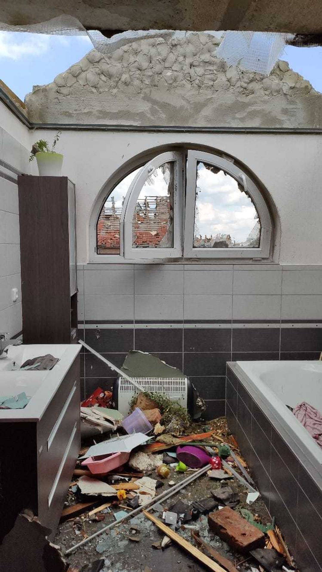 Zničený dům v obci Hrušky - 2 - GALERIE: Zničený dům v obci Hrušky (2/12)