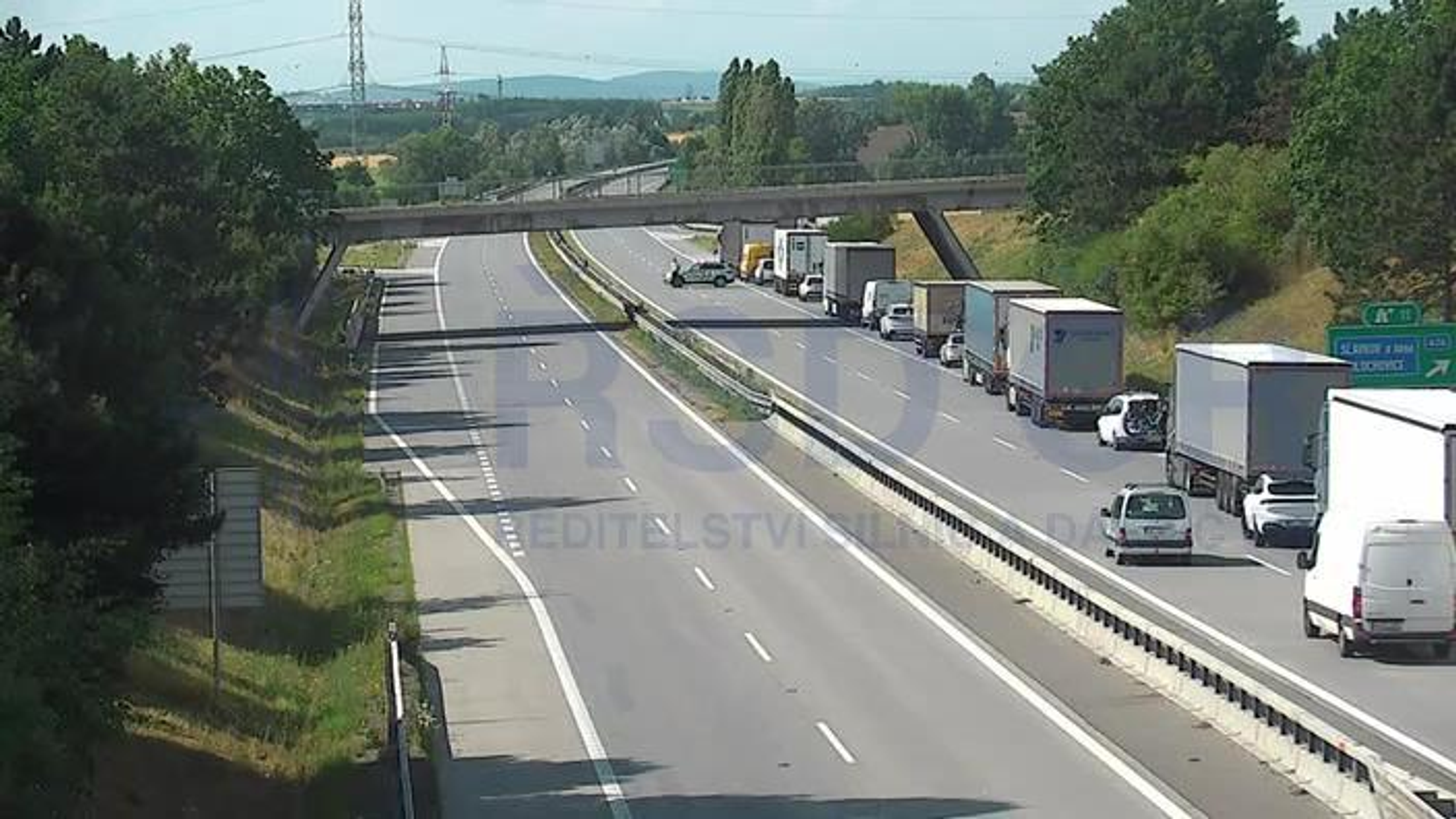 Vážná dopravní nehoda na D2 směr Brno (1) - Vážná dopravní nehoda na D2 směr Brno (22/22)
