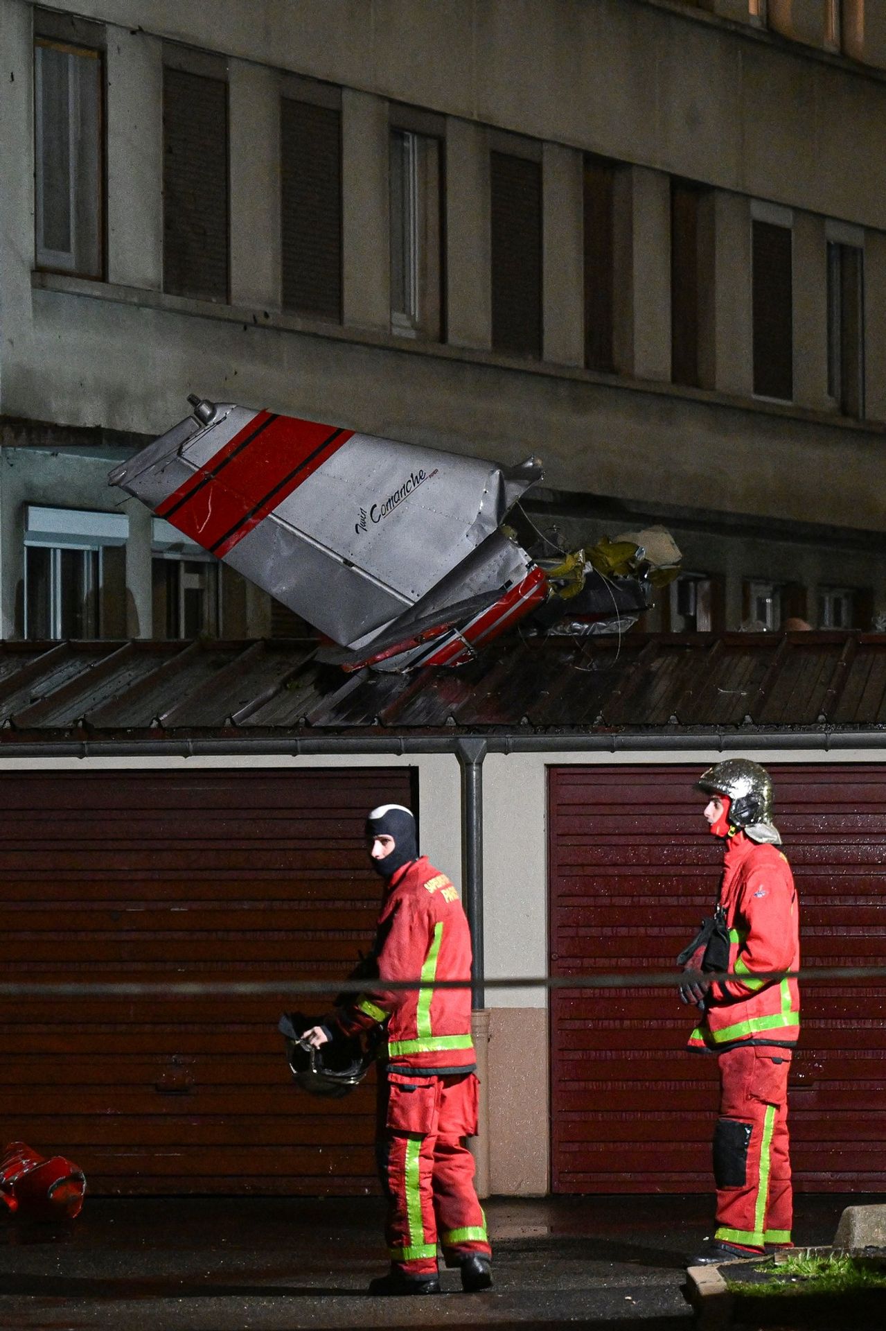 Nedaleko Paříže havarovalo malé letadlo - Nedaleko Paříže havarovalo malé letadlo (1/4)