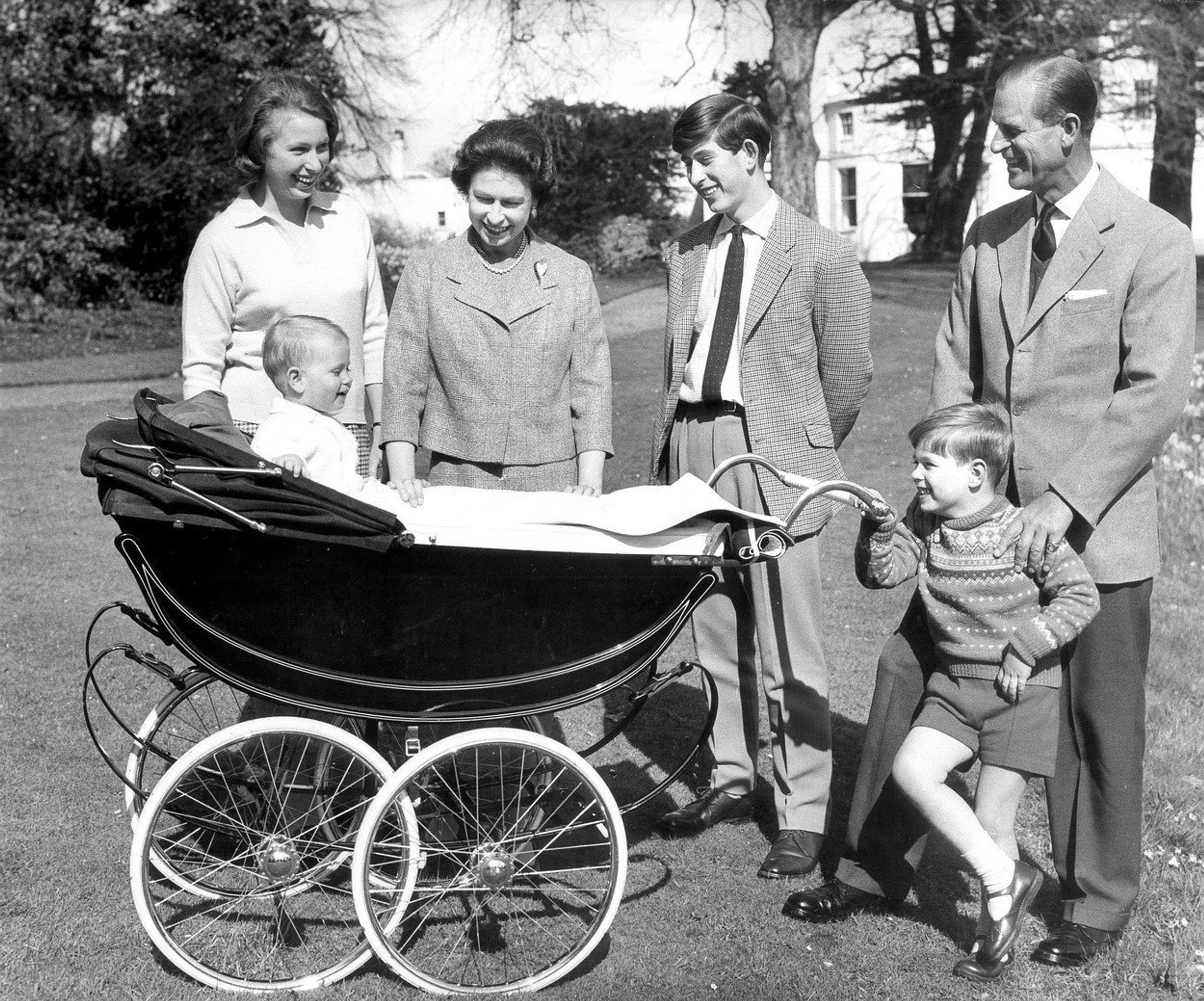 Královna Alžběta a princ Phillip - 1965 - GALERIE: Královna Alžběta a princ Phillip (4/15)
