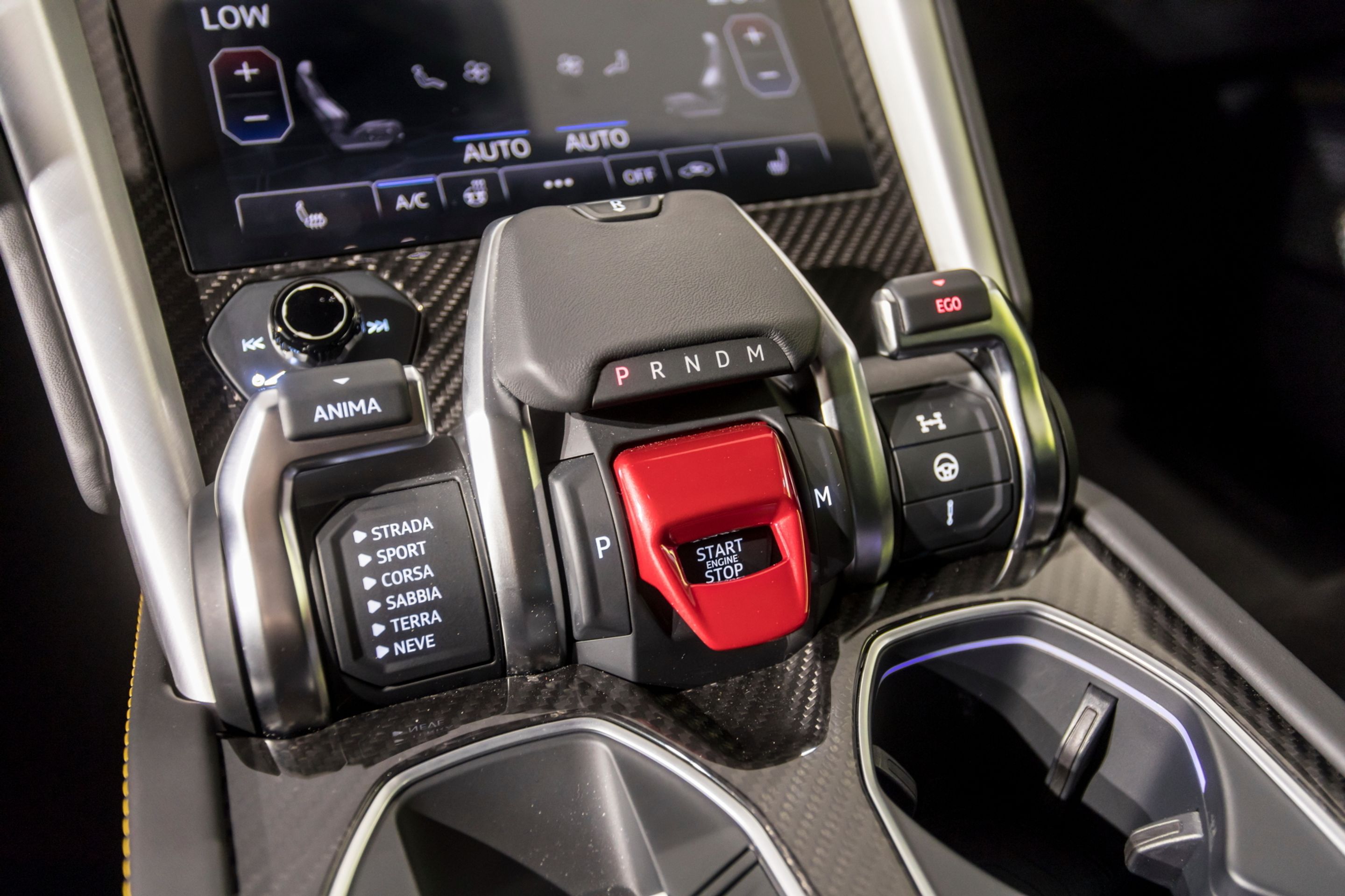 Lamborghini Urus - 17 - Fotogalerie: Nejdrsnější SUV Lamborghini Urus (27/30)