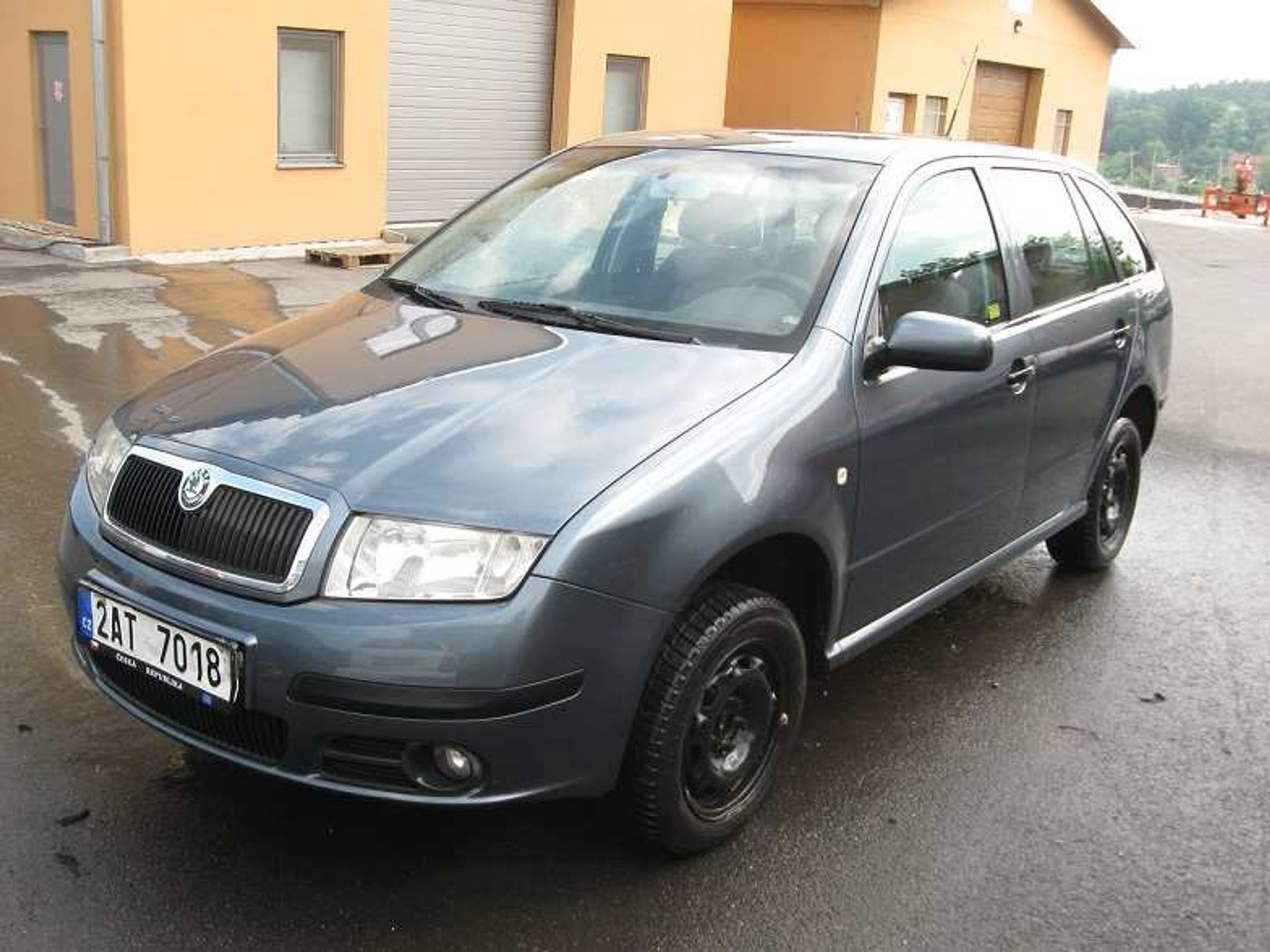 Dražba aut 19.6. 2015 - Škoda Fabia, 15 000 Kč - GALERIE: Dražba aut 19.6. 2015 (14/23)