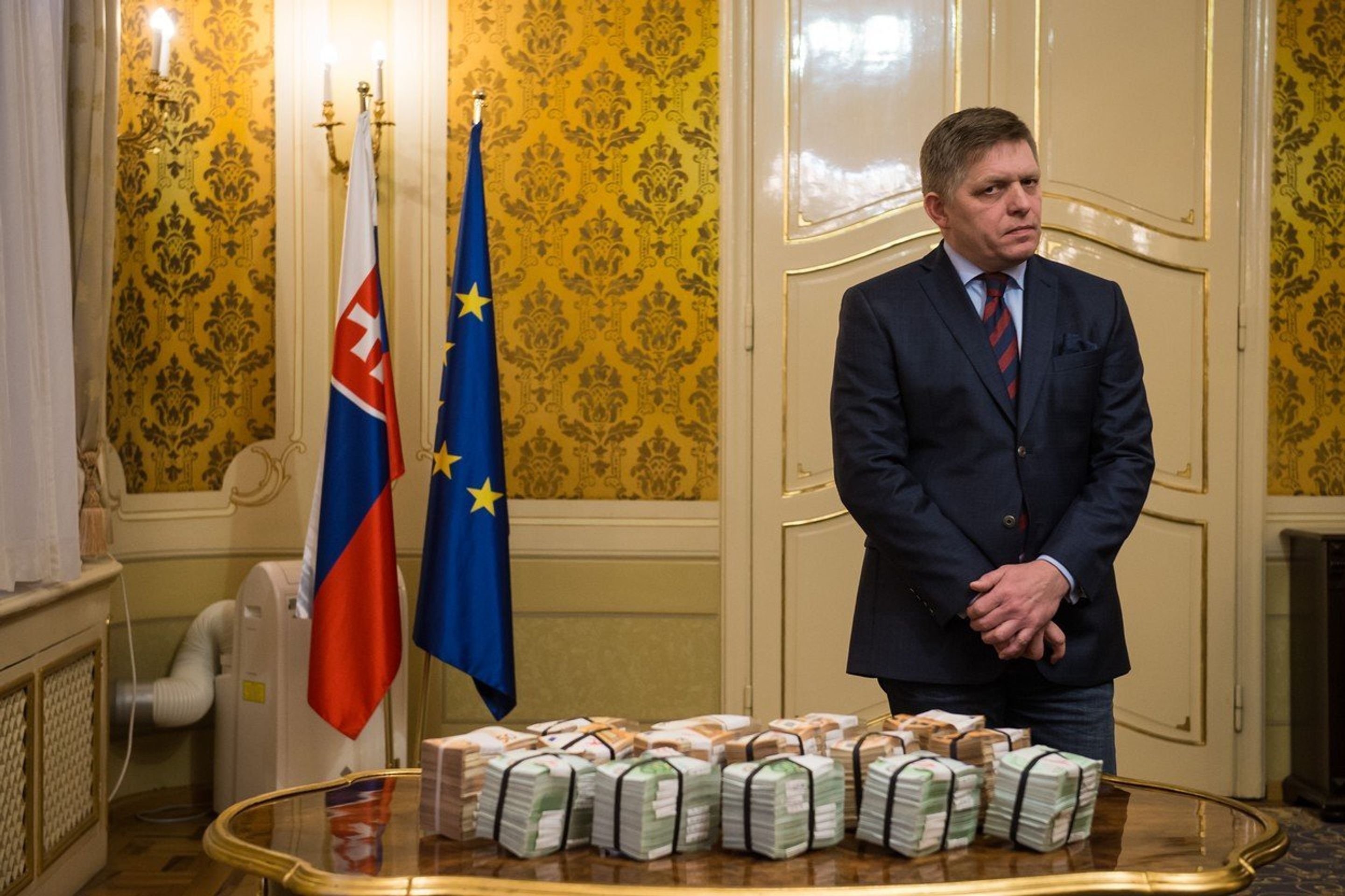 Milión Eur, které premiér Robert Fico slíbil za relevantní informáce k vyšetřování případu vraždy Jána Kuciaka - 1 - GALERIE: Milion eur, které premiér Robert Fico slíbil za relevantní informace k vyšetřování případu vraždy Jána Kuciaka (1/3)