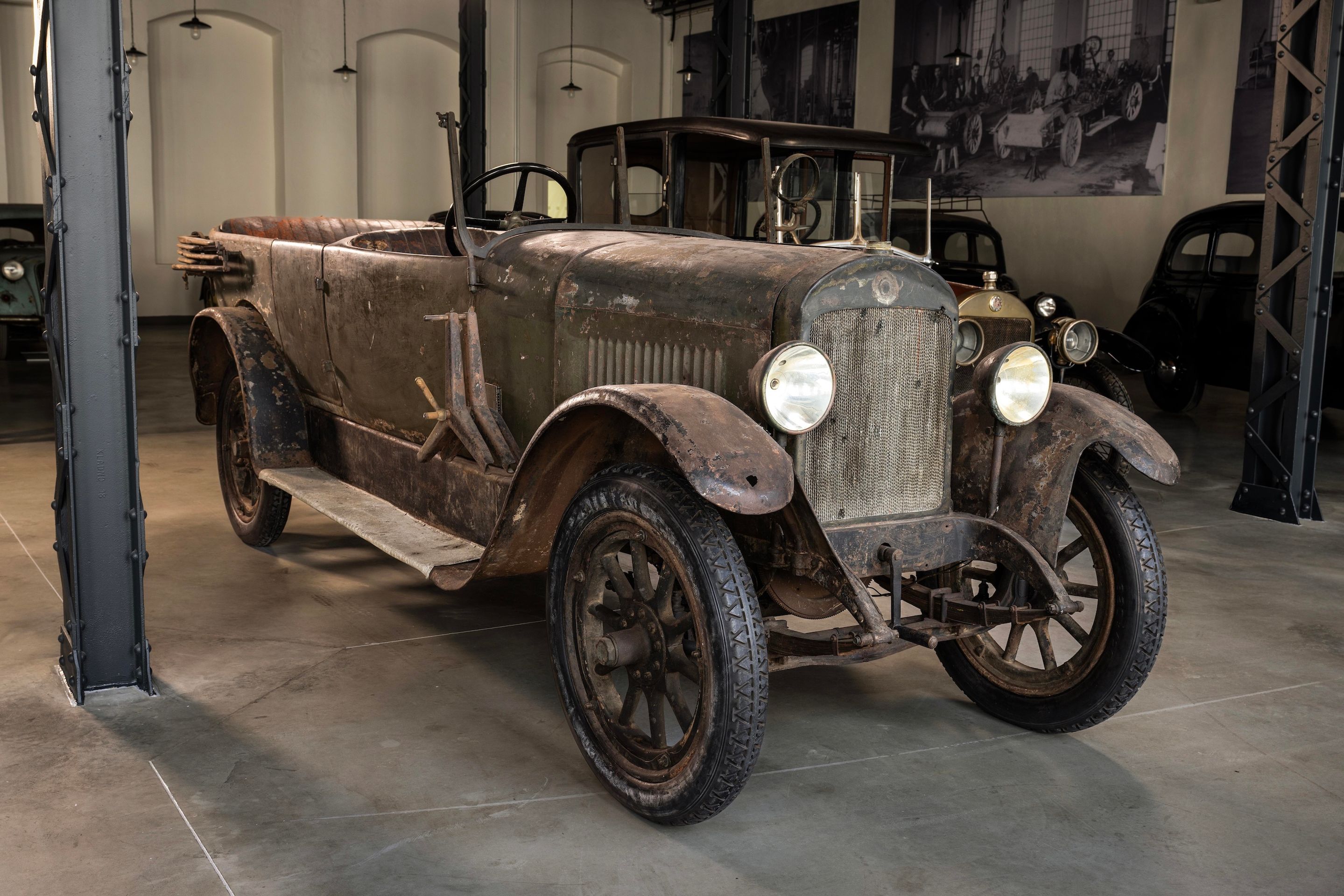 Unikátní historické vozy v nové expozici Škoda Muzea - Škoda Muzeum ukáže unikátní historické vozy před renovací (44/48)