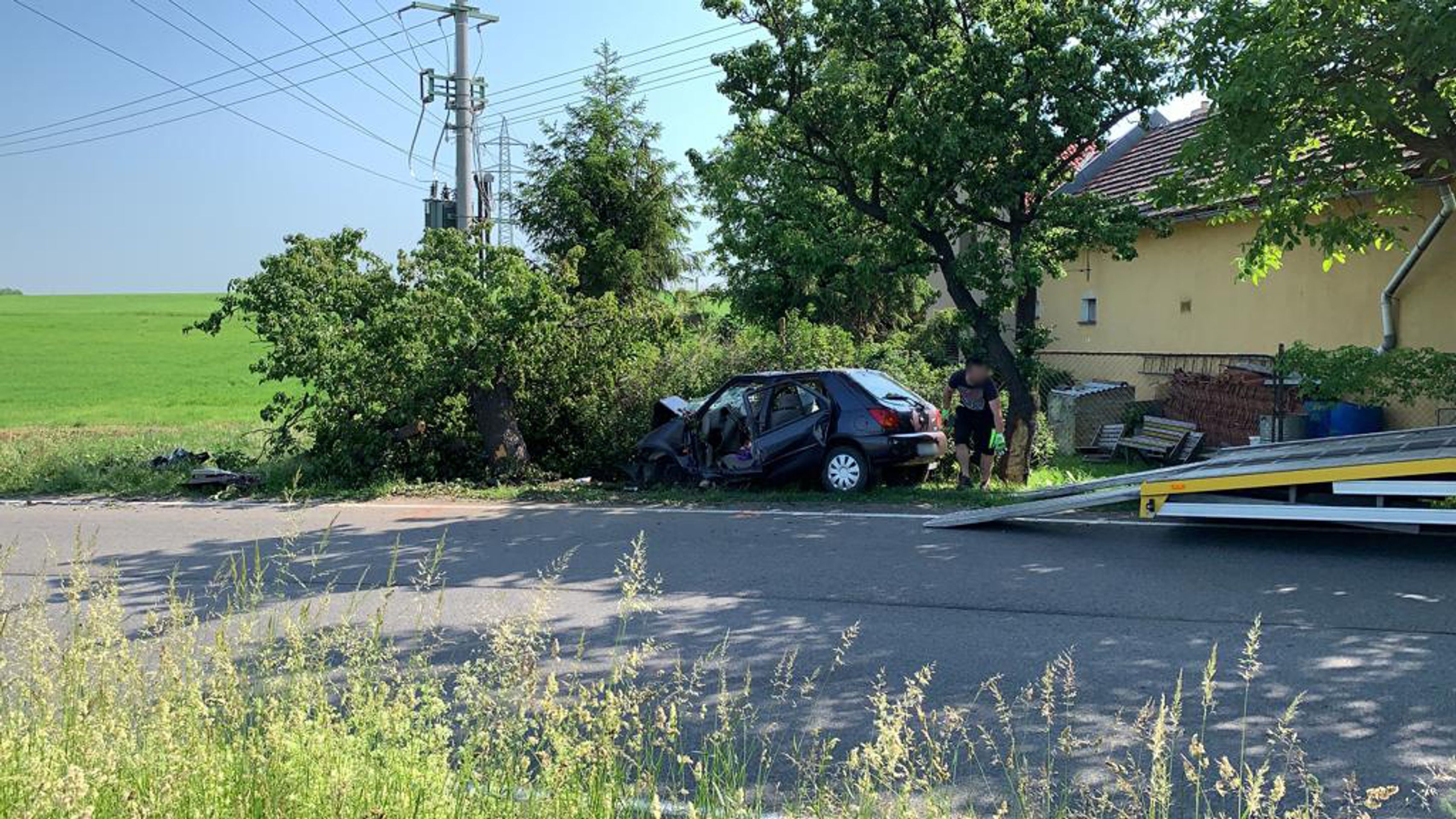 Smrtelná nehoda u Tetína na Berounsku - 3 - GALERIE: Smrtelná nehoda u Tetína na Berounsku (3/4)
