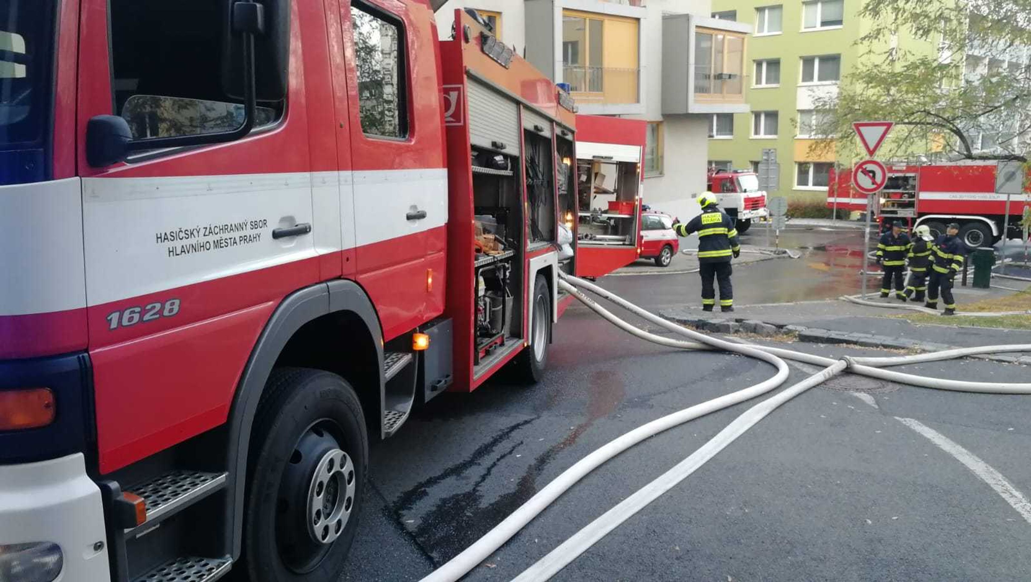 Požár Jeseniova ulice Praha - 3 - GALERIE: Požár v bývalé budově Českého rozhlasu (8/12)