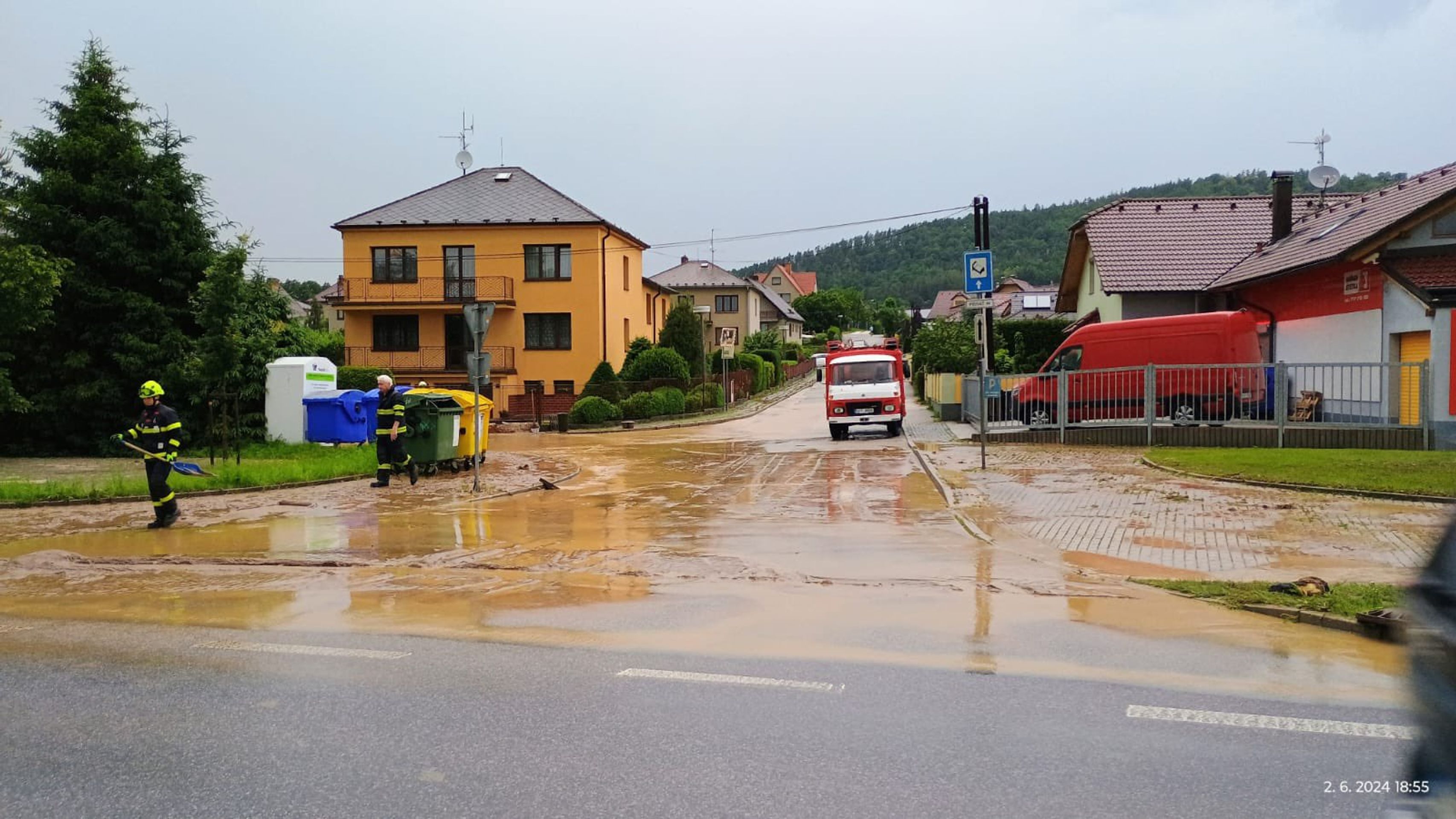 Zásah hasičů ve Strakonicích v Jihočeském kraji HZS Jihočeského kraje (2) - Česko trápí nepřízeň počasí (2/20)