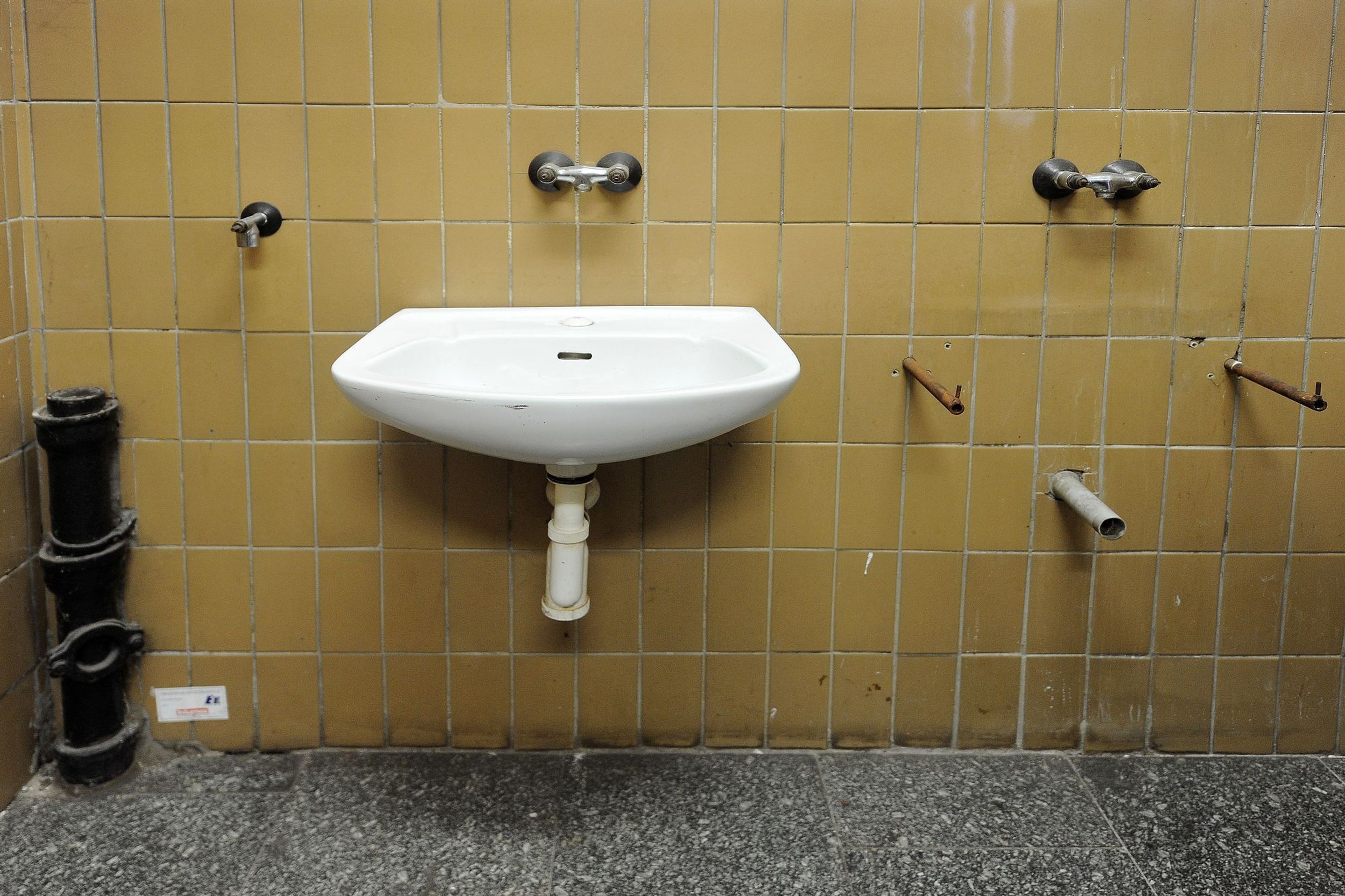 Toalety ve stanici metra Nové Butovice - 1 - GALERIE: Veřejné záchody ve stanicích pražského metra (6/24)