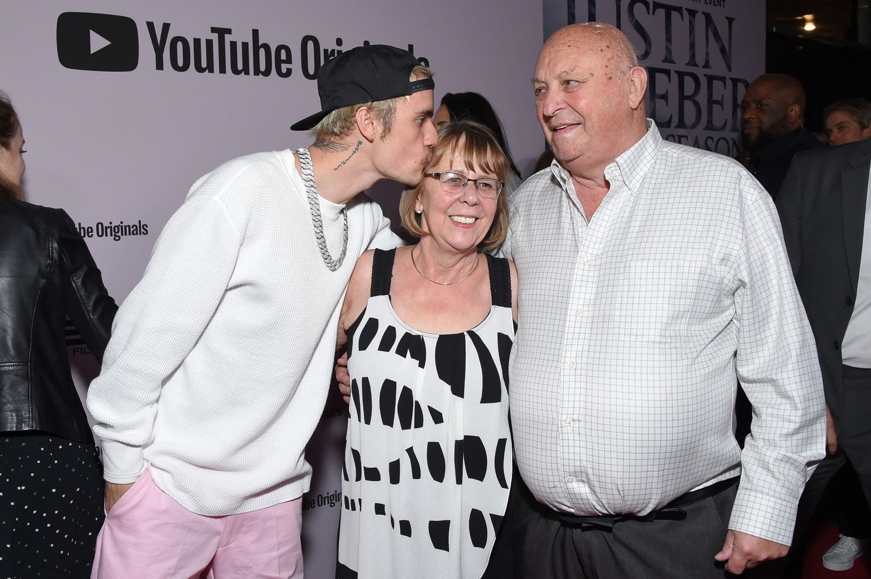 Justin Bieber se svou babičkou Dianou Daleovou a dědečkem Brucem Dalem, 28. 1. 2025 - Justin Bieber (3/8)