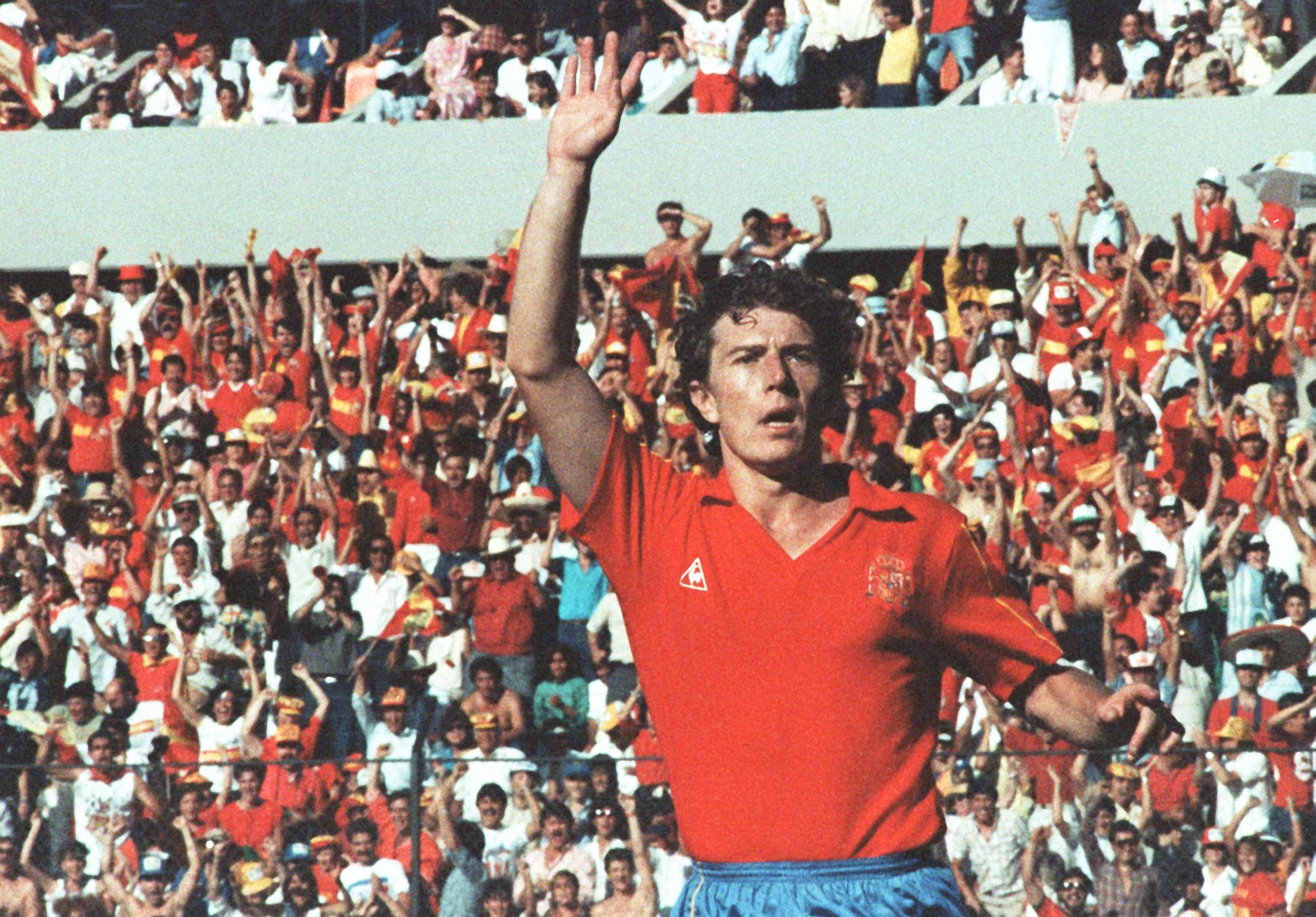 Emilio Butragueño v dresu španělské reprezentace - Retro národní dresy (2/9)