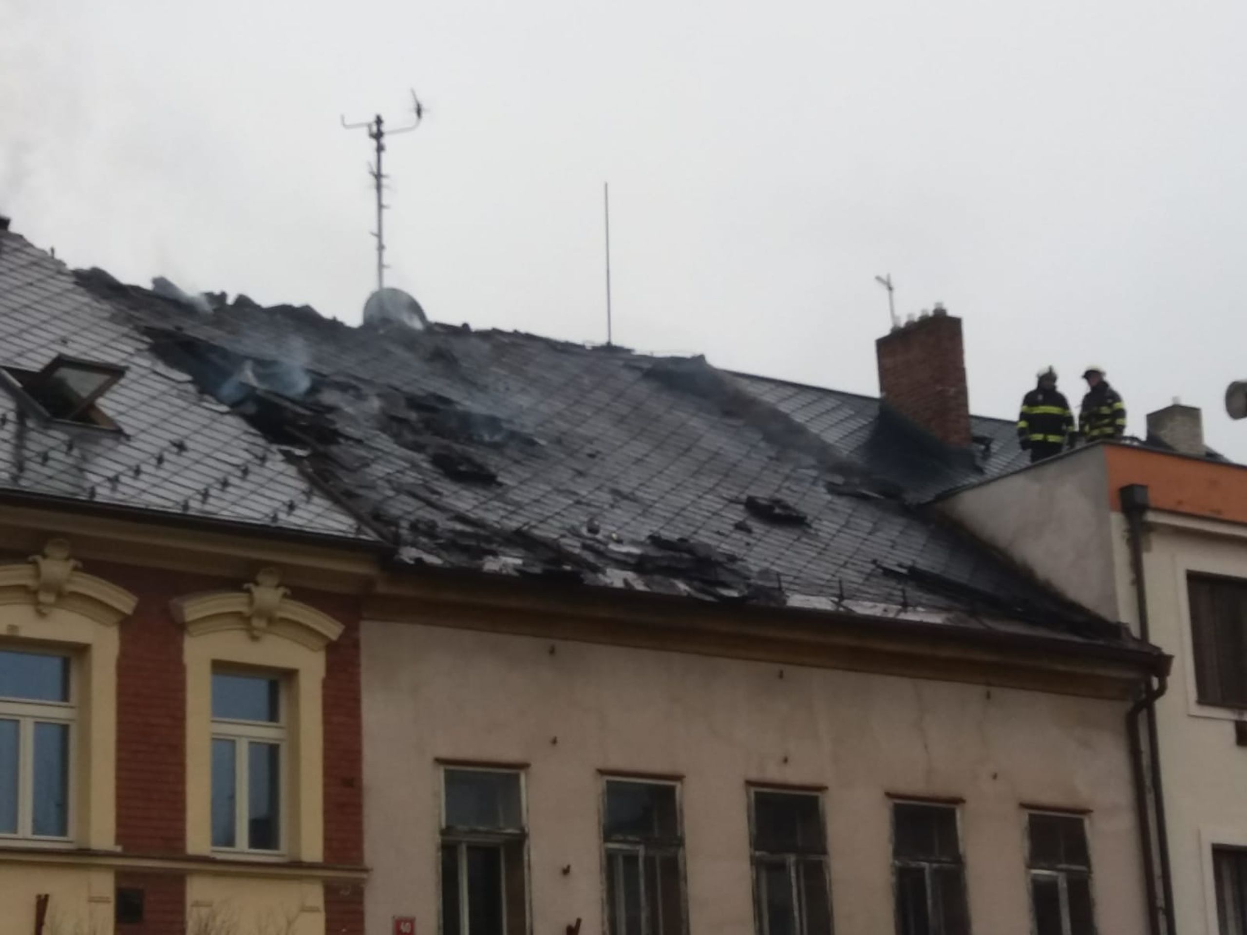 Požár domu ve Dvoře Králové nad Labem - 6 - GALERIE: Požáry ve Dvoře Králové nad Labem a v Kopřivnici (11/18)