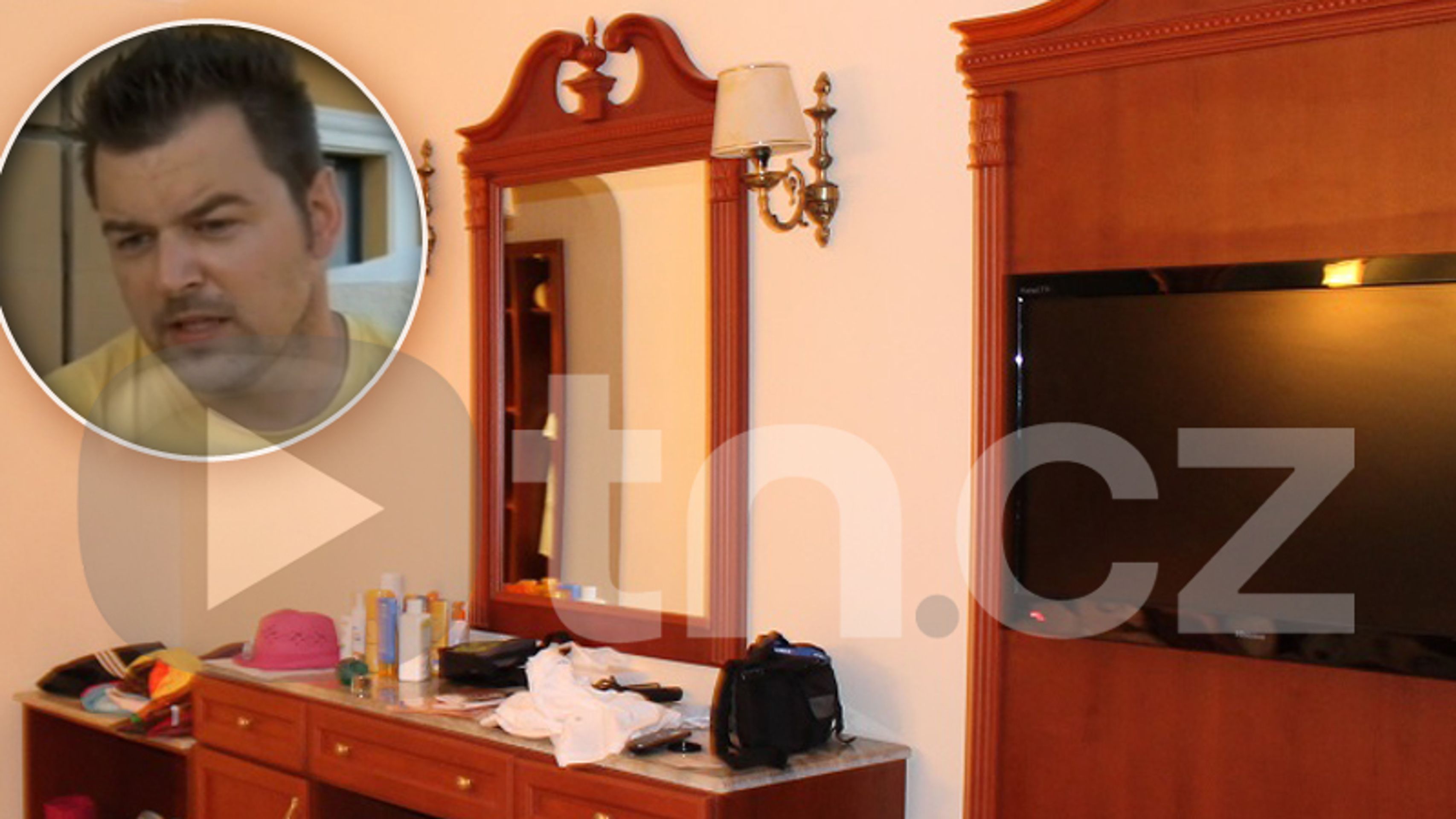 Egypt - hotel - PRVNÍ FOTO Z POKOJE, KDE ZEMŘELY MONIKA A JEJÍ DCERA (9/13)