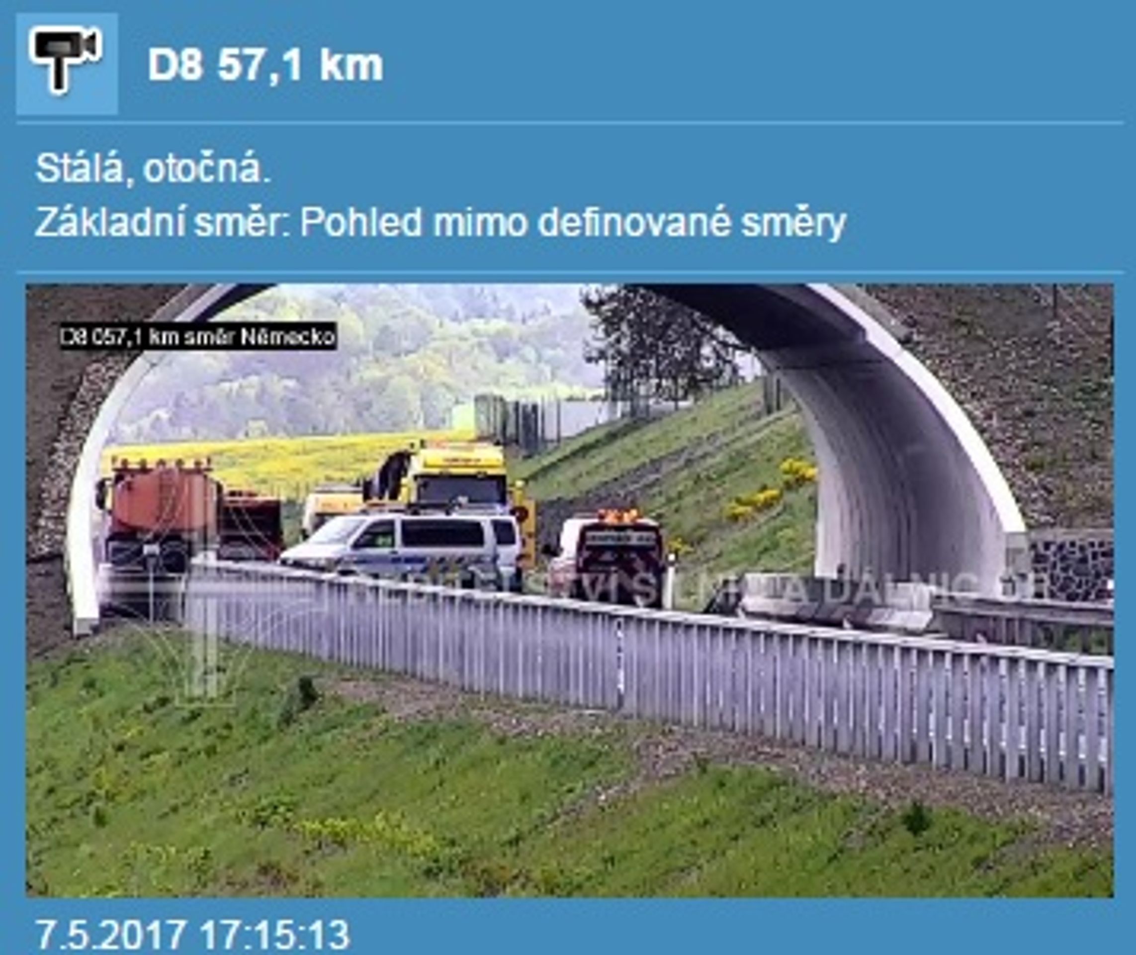 Požár autobusu na D8 - GALERIE: Autobus na dálnici D8 začal hořet za jízdy (4/4)