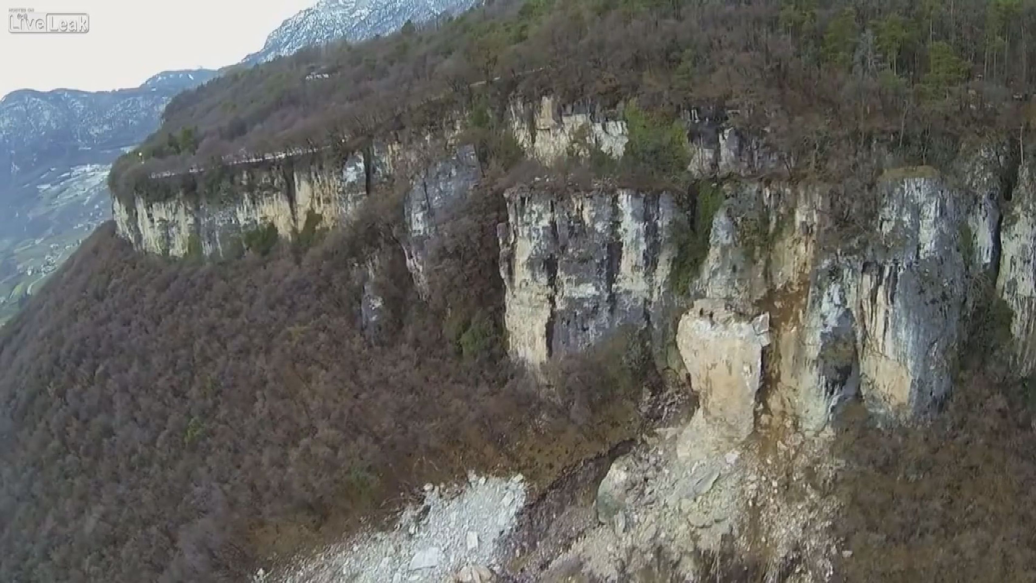 Kamenné koule zbořily dům - 6 - Obrovské šutry srovnaly dům se zemí (4/9)