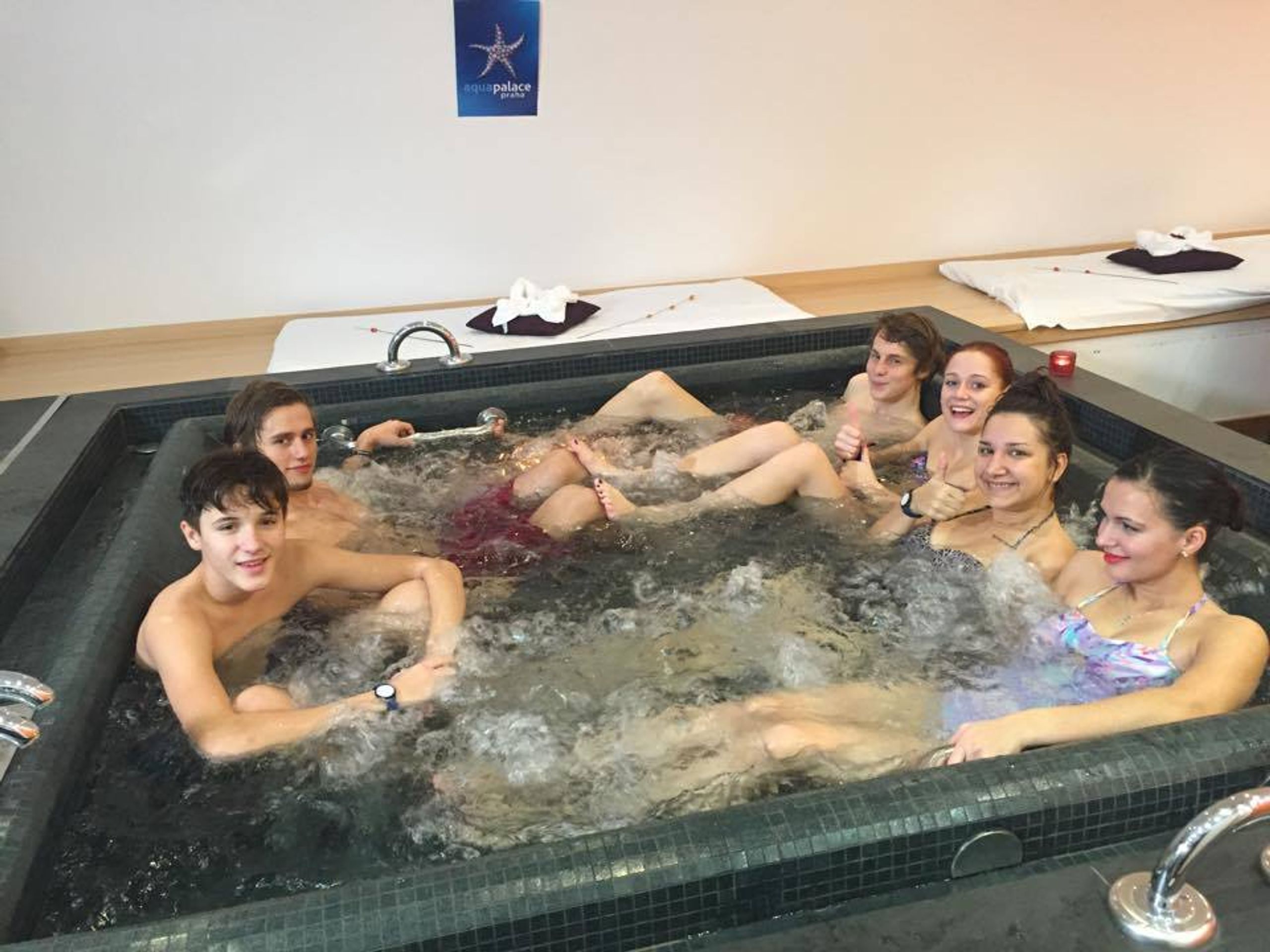 SuperStar 2015: TOP 6 si užívá wellness a vířivku - 12 - Galerie: Finalisti SuperStar ve wellness centru (5/15)