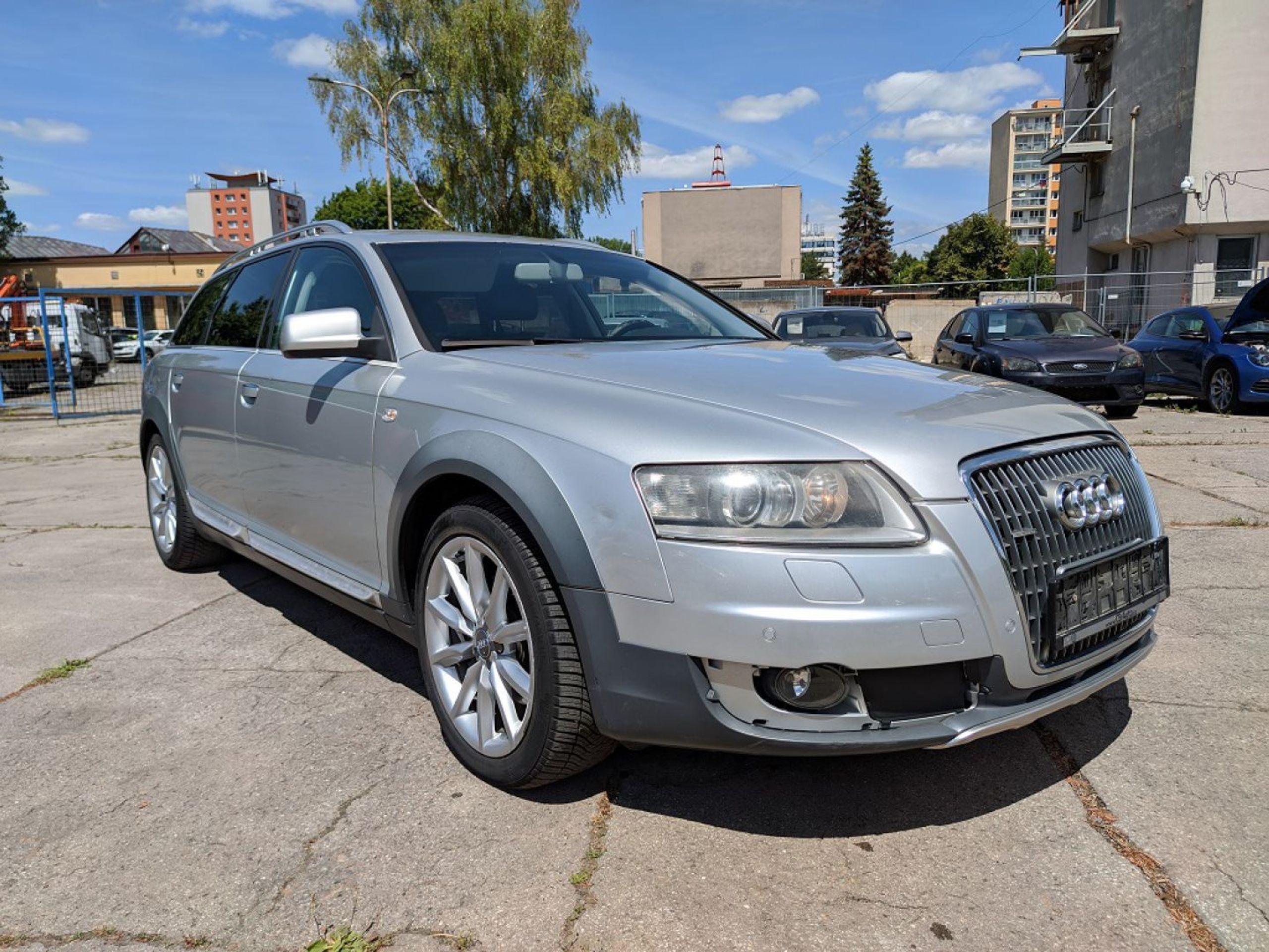Dražba automobilu - Rozprodej státního majetku –⁠ vozidla (1/8)