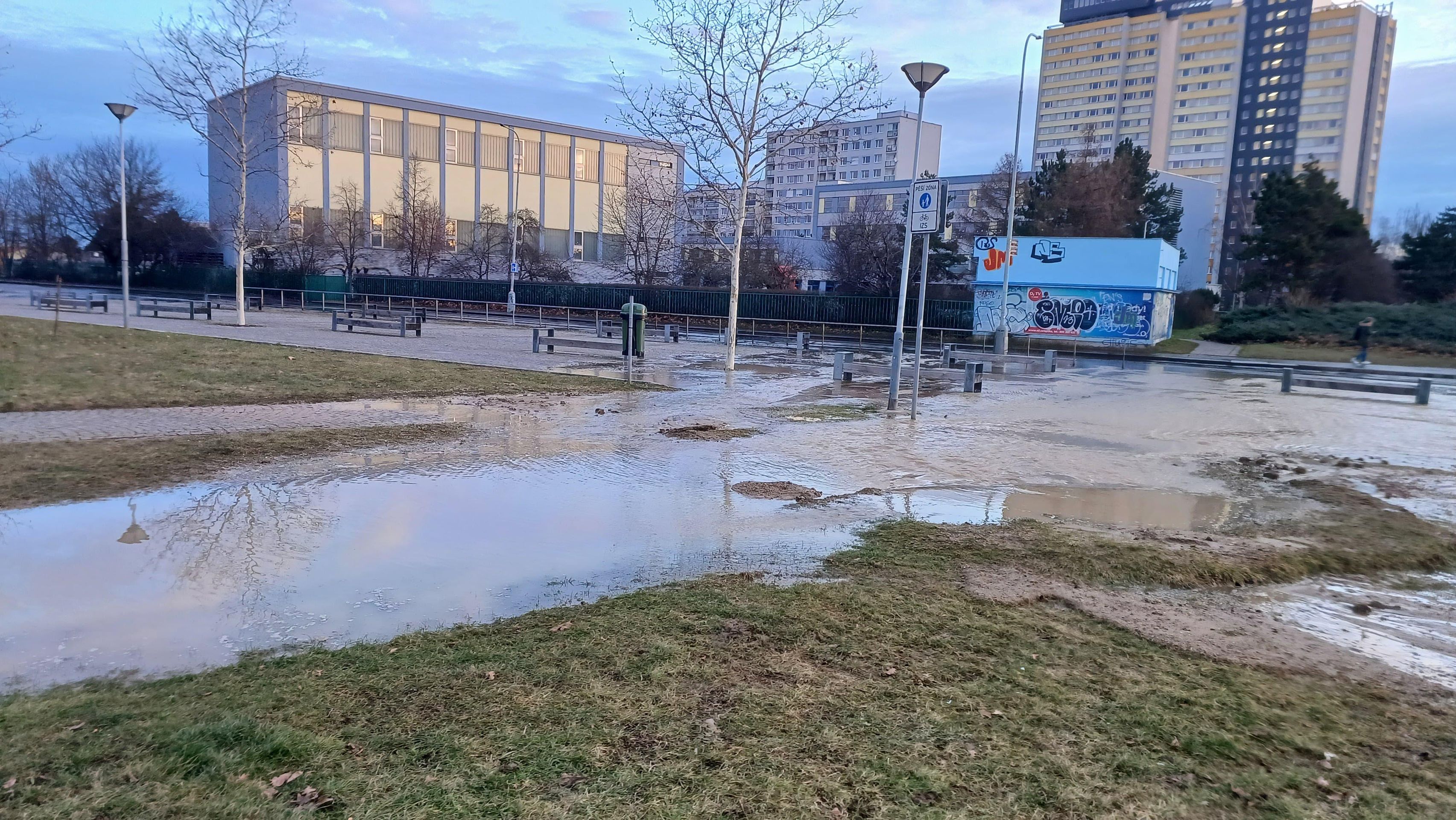 Zaplavená ulice U Modré školy - Zaplavená ulice U Modré školy (2/10)