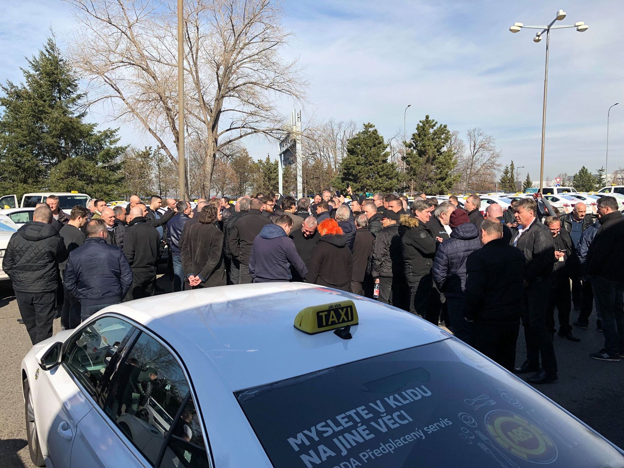 Protesty taxikářů - GALERIE: Protesty taxikářů u pražského letiště (7/10)