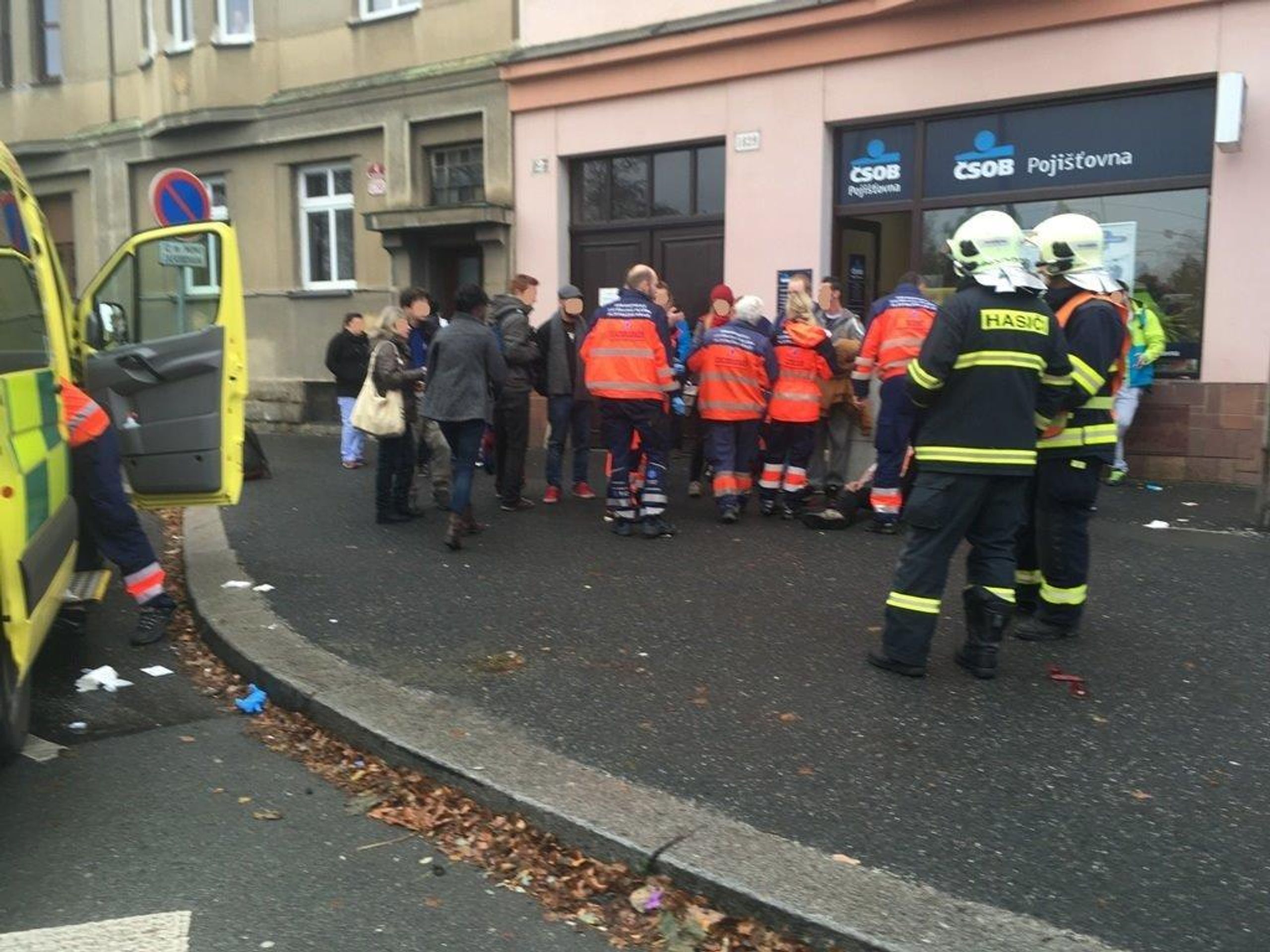 Nehoda tramvaje a autobusu v Plzni - 2 - GALERIE: Nehoda tramvaje a autobusu v Plzni (2/7)