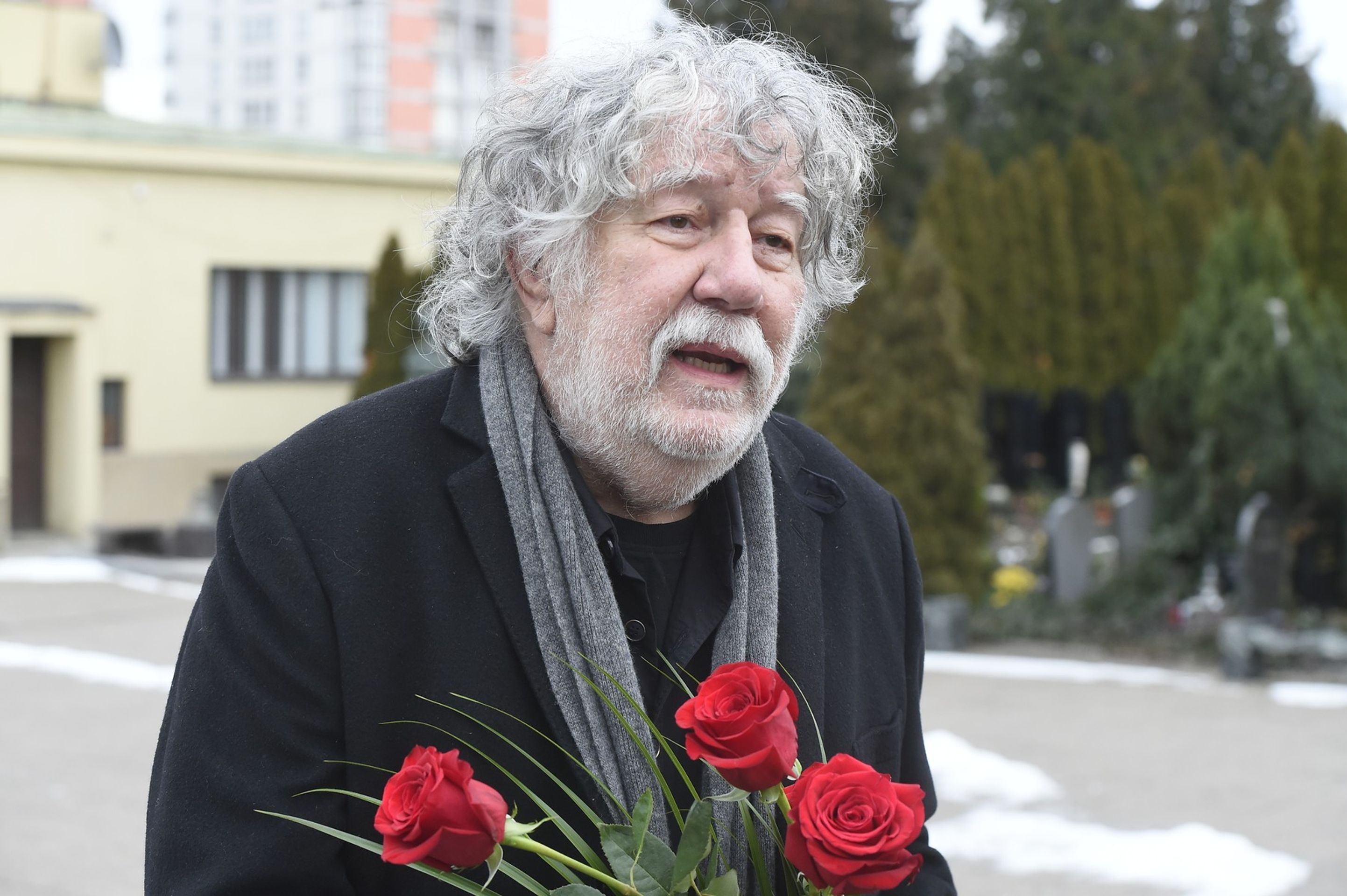 Zdeněk Troška na posledním rozloučení s herečkou Janou Synkovou - Poslední rozloučení s herečkou Janou Synkovou (1/7)
