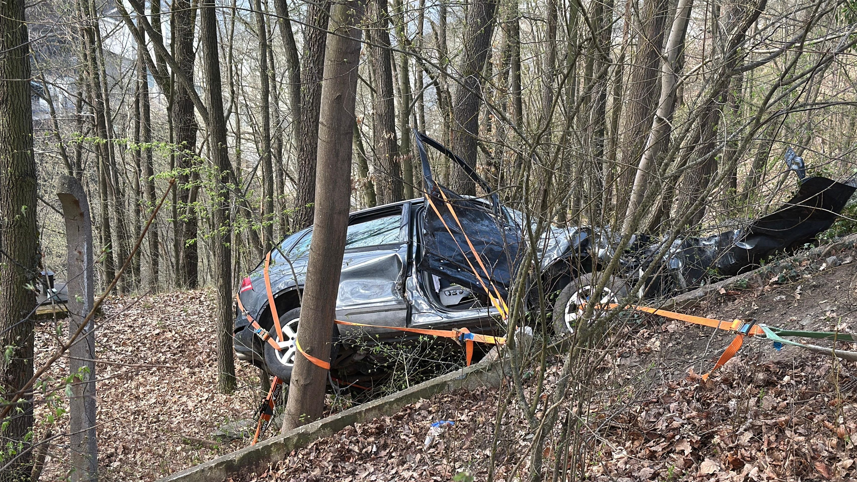 Nehoda automobilu u nádrže Slapy - Nehoda automobilu u nádrže Slapy (10/10)