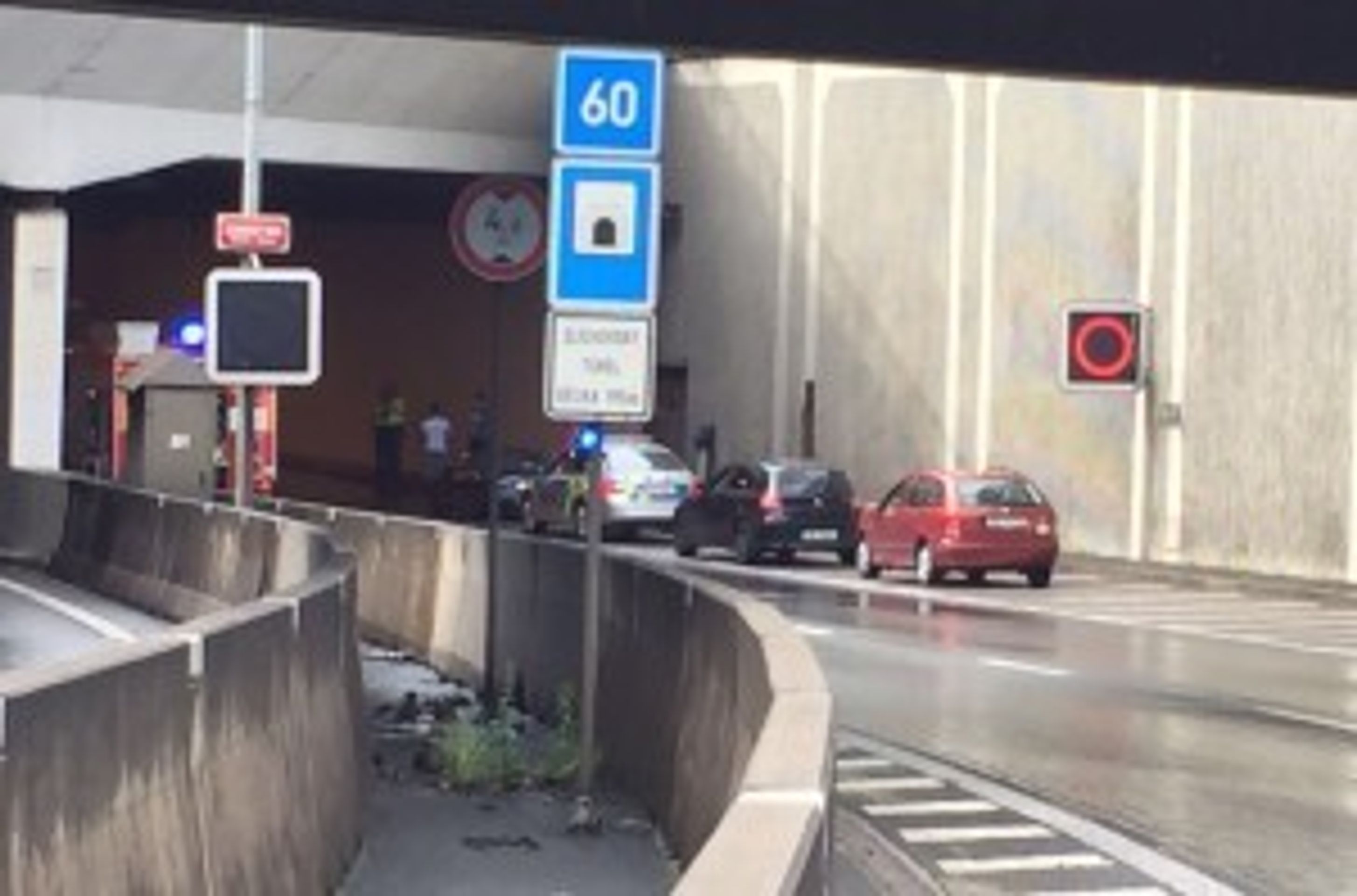Zatopený Zlíchovský tunel komplikuje dopravu v Praze - 1 - GALERIE: Následky přívalového deště v Praze (5/8)