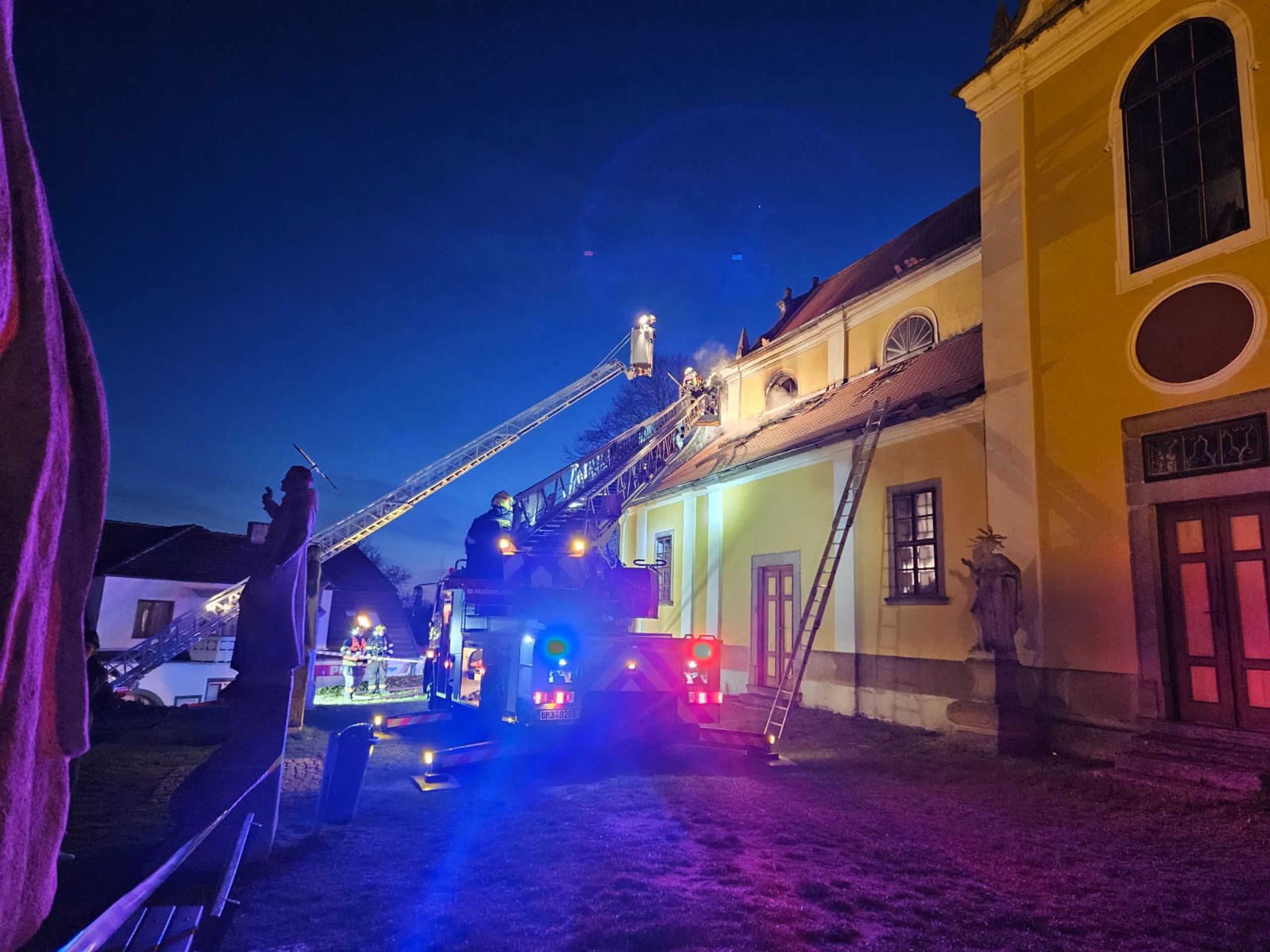 Požár kostela na náměstí v Chlumu u Třeboně (1) - Požár kostela na náměstí v Chlumu u Třeboně (4/4)