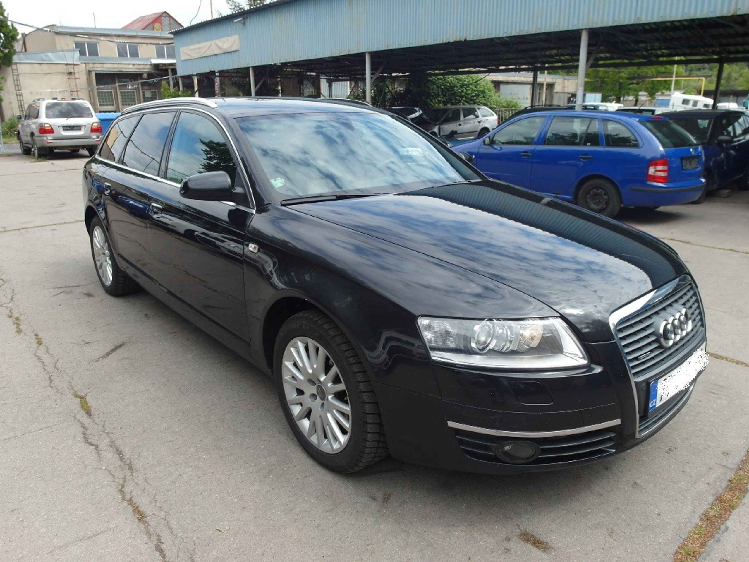 Audi A6 - GALERIE: mafiánská Audi A6 na prodej (1/5)