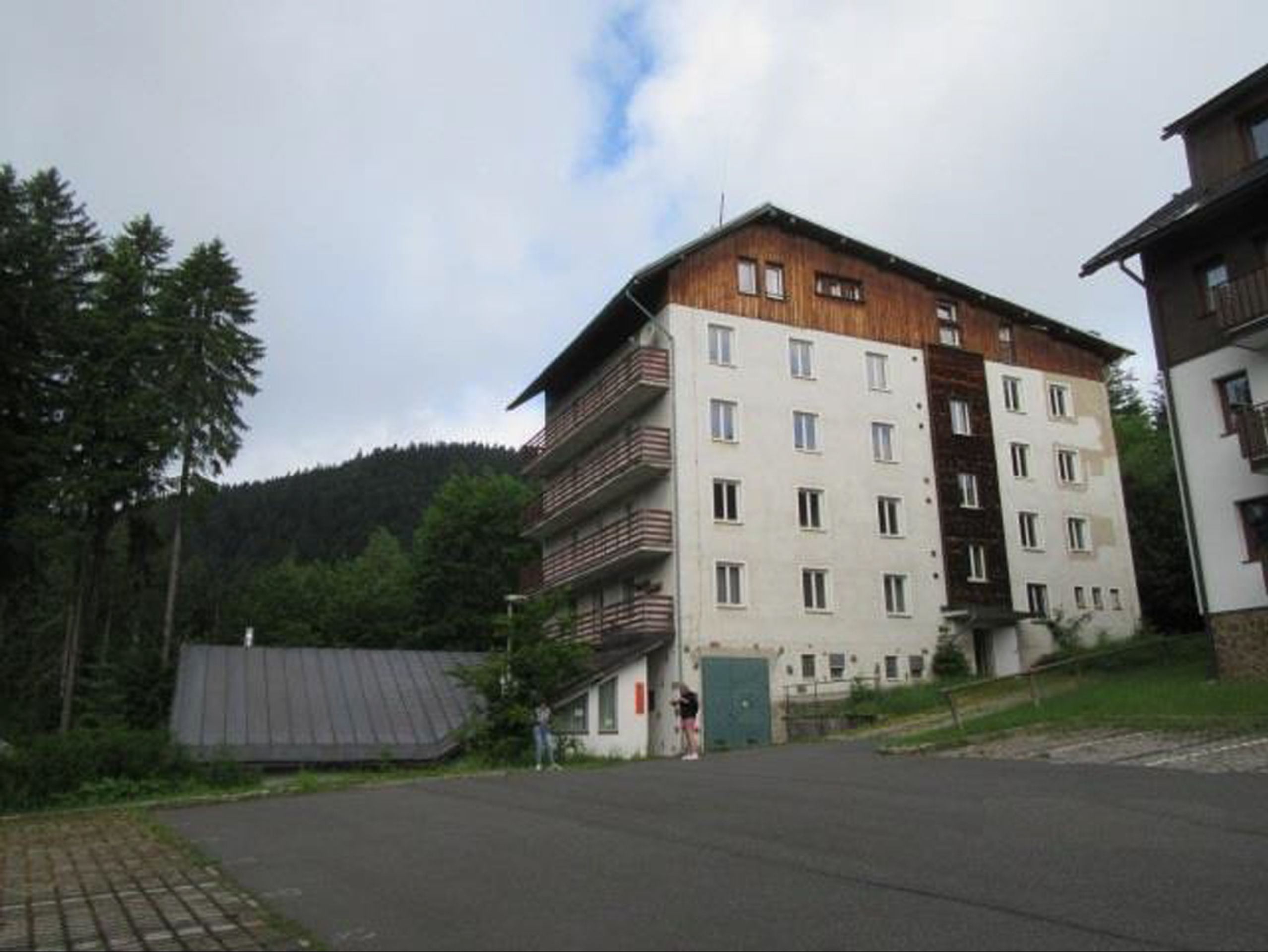Železná Ruda (Špičák) Rekreační objekt - Nemovitosti, kterých se chce stát zbavit (6/12)