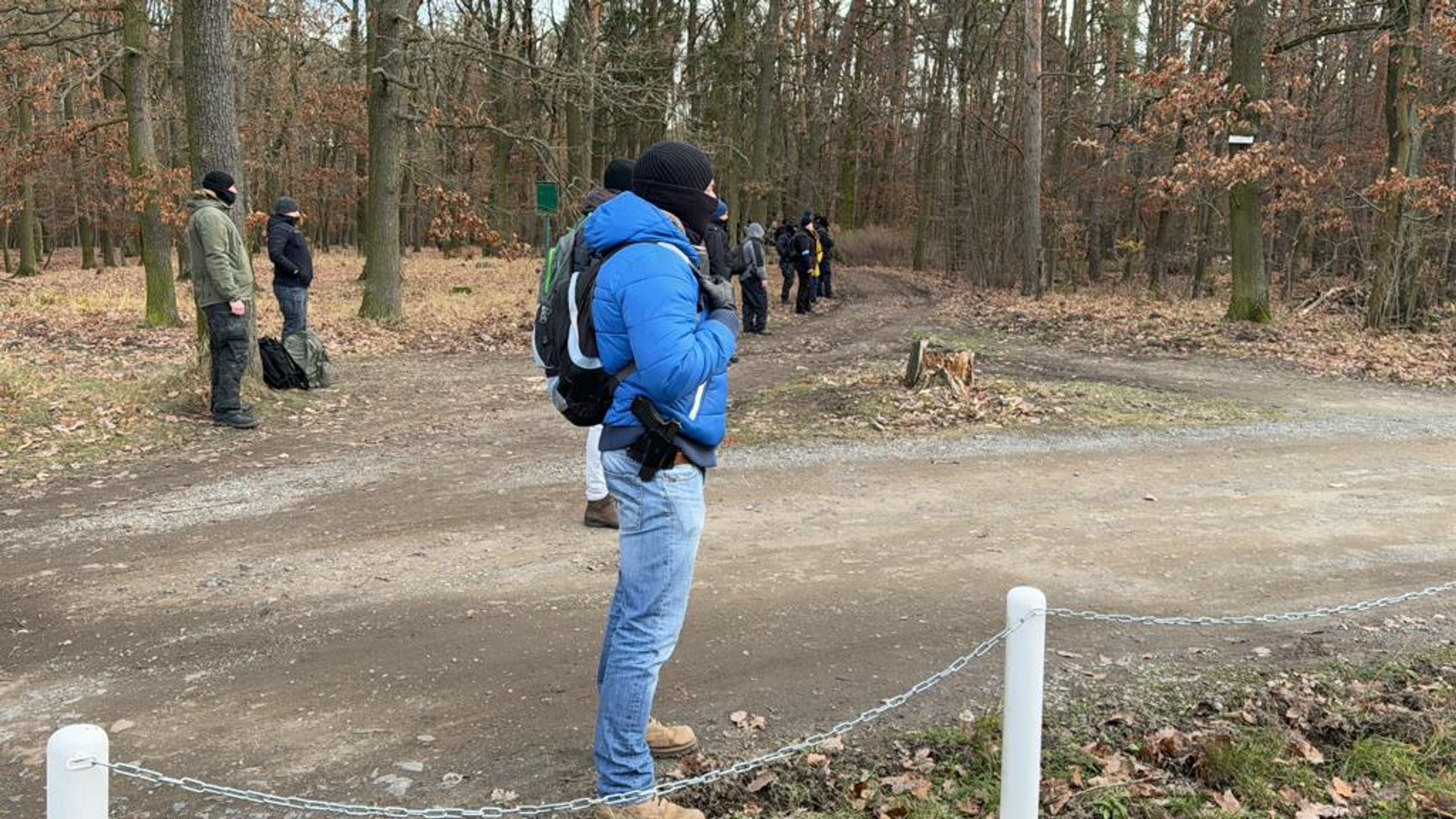 Hromadná policejní akce v Klánovicích (1) - Pátrací akce v Klánovickém lese (5/33)
