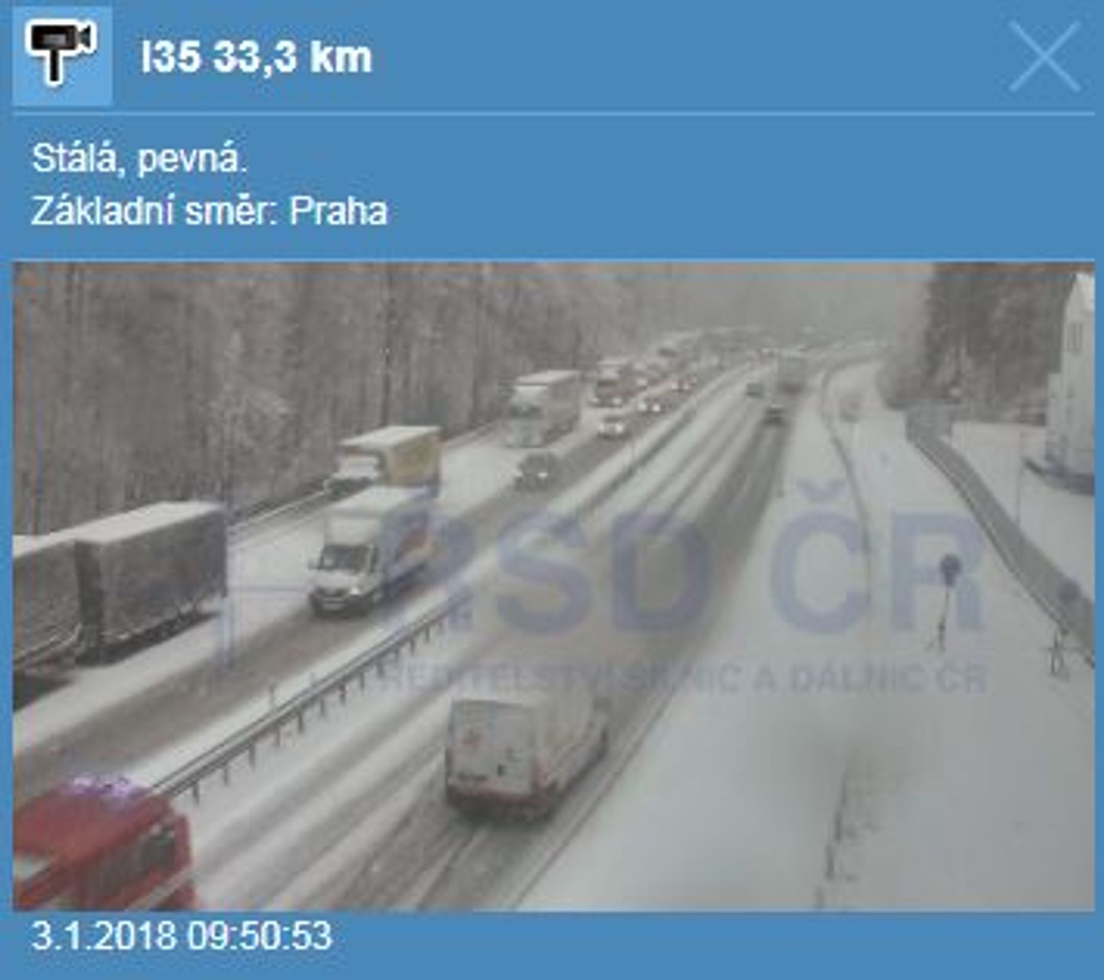 Dálnice D35 z Liberce je nesjízdná - GALERIE: Sněhová bouře uvěznila kamiony na Liberecku (6/7)