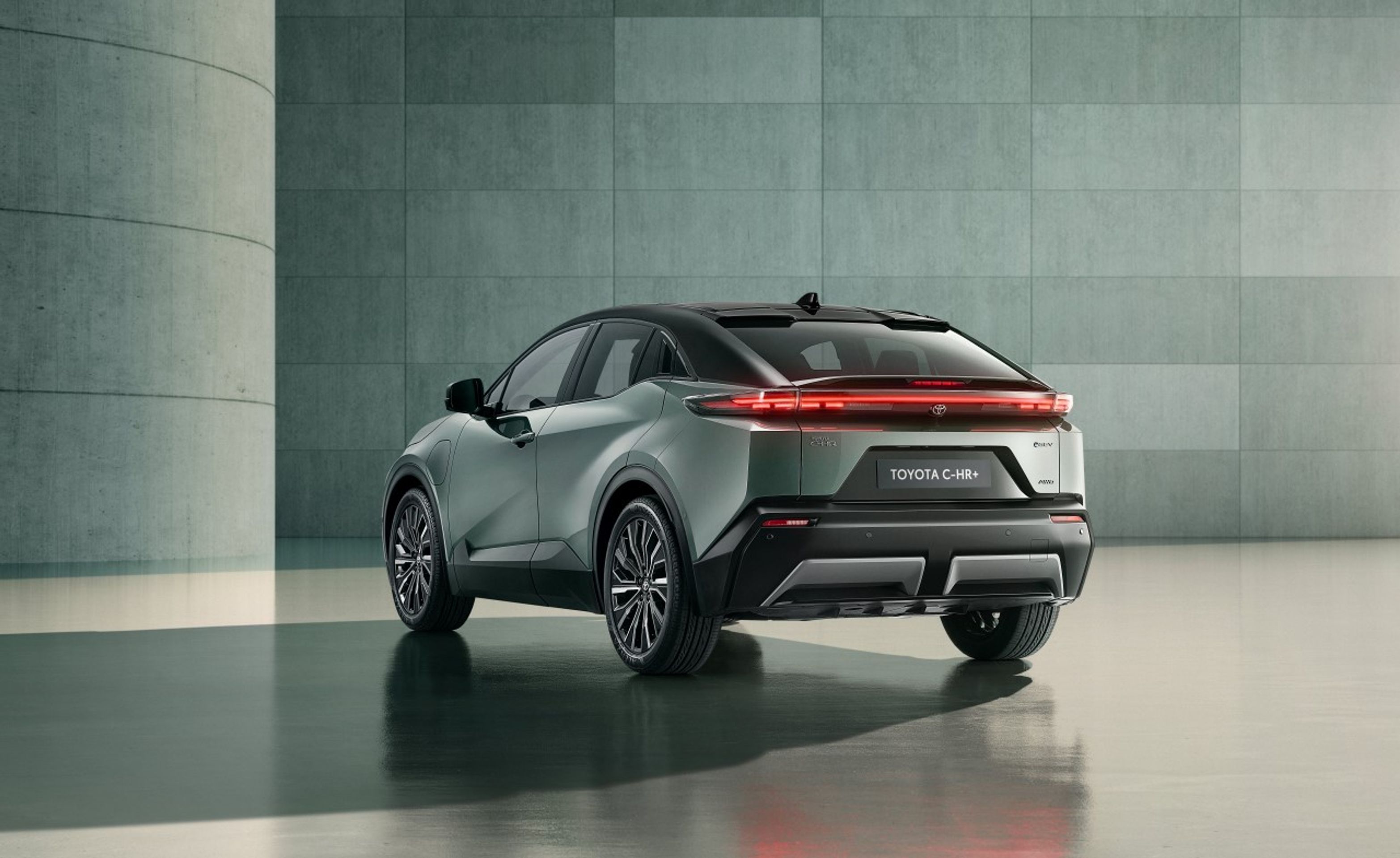 Elektrická Toyota C-HR+ - Elektrická Toyota C-HR+ (4/6)