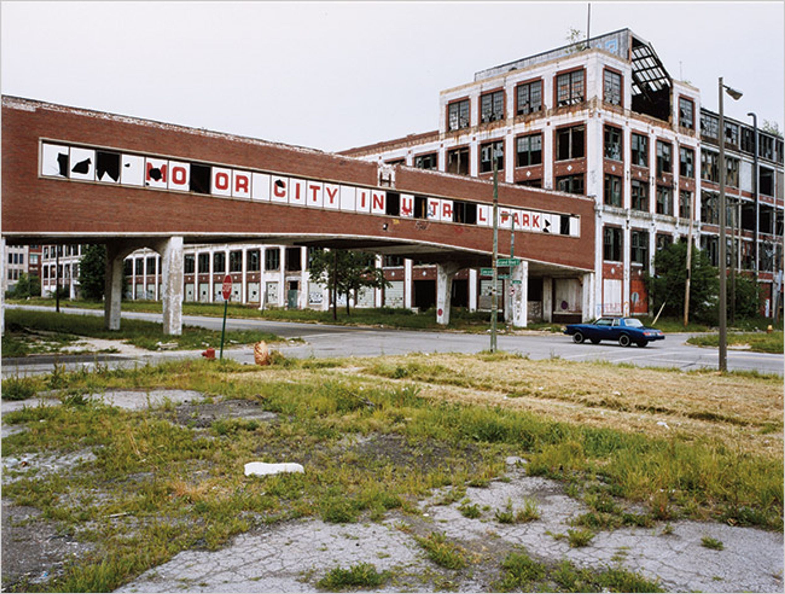Packard Automotive Plant v Detroitu - Slavná obří továrna Packardu v Detroitu v dobách největší slávy a dnes (14/22)