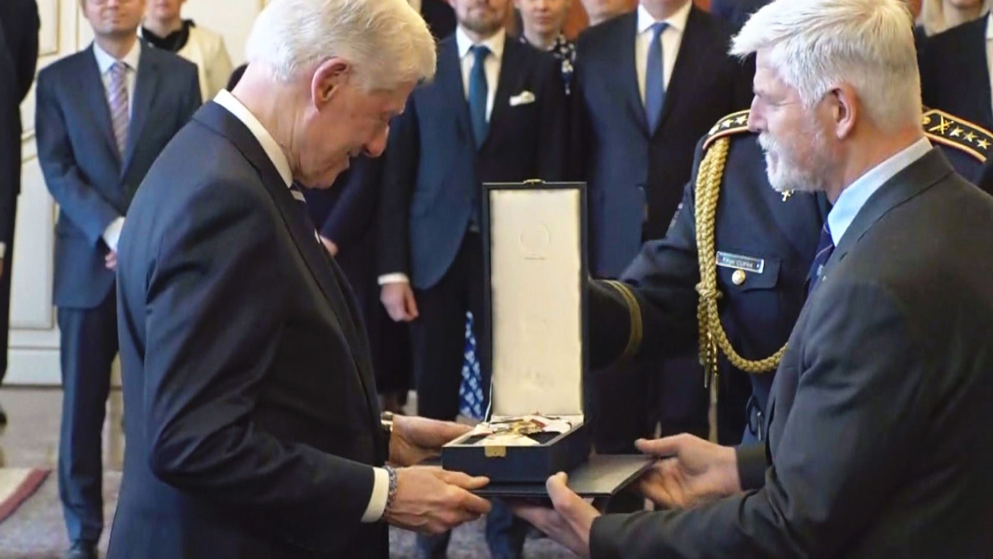 Bill Clinton dostal státní vyznamenání, 12. 3. 2024 (2) - Bill Clinton v Praze (4/9)