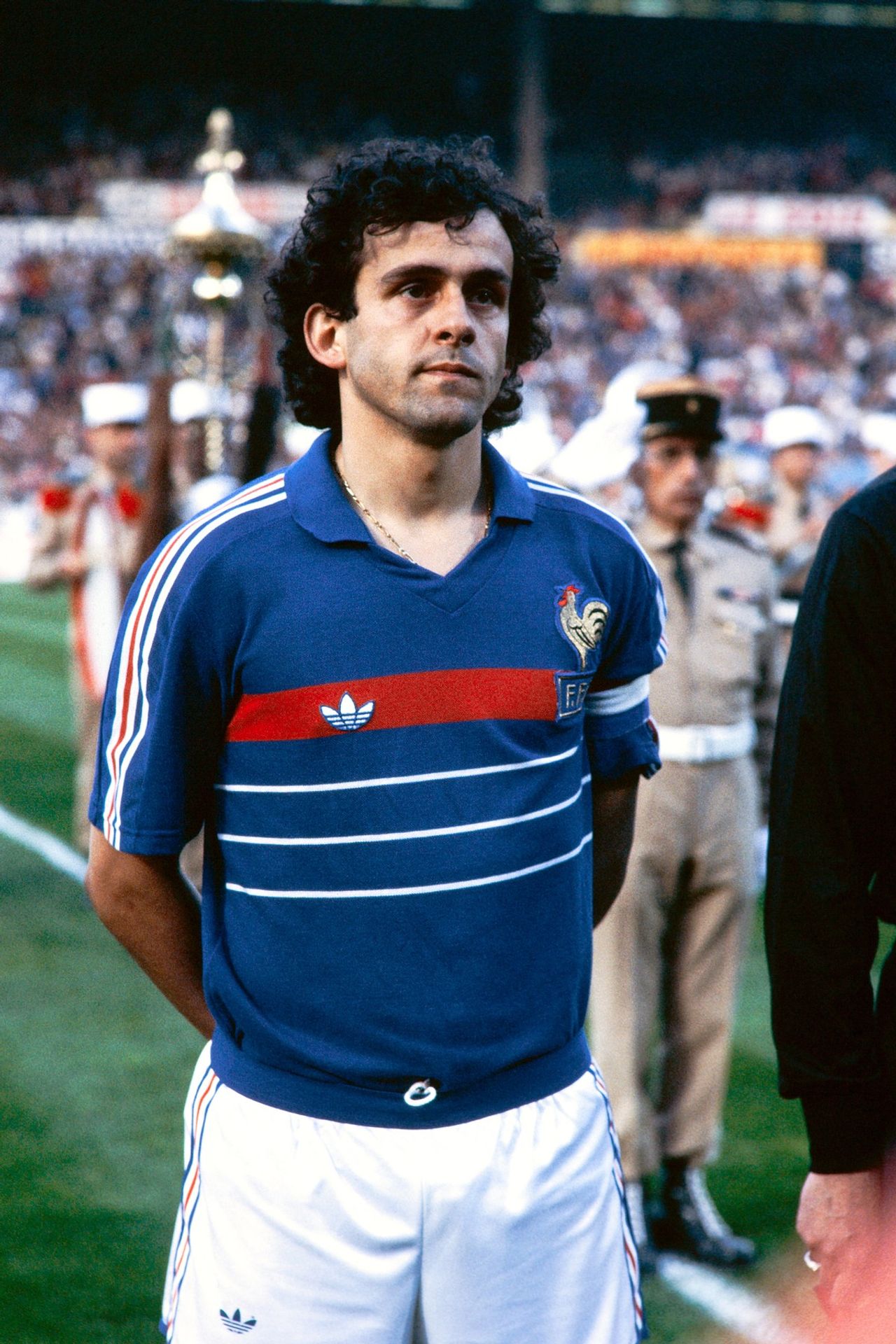 Michel Platini v dresu francouzské reprezentace - Retro národní dresy (8/9)
