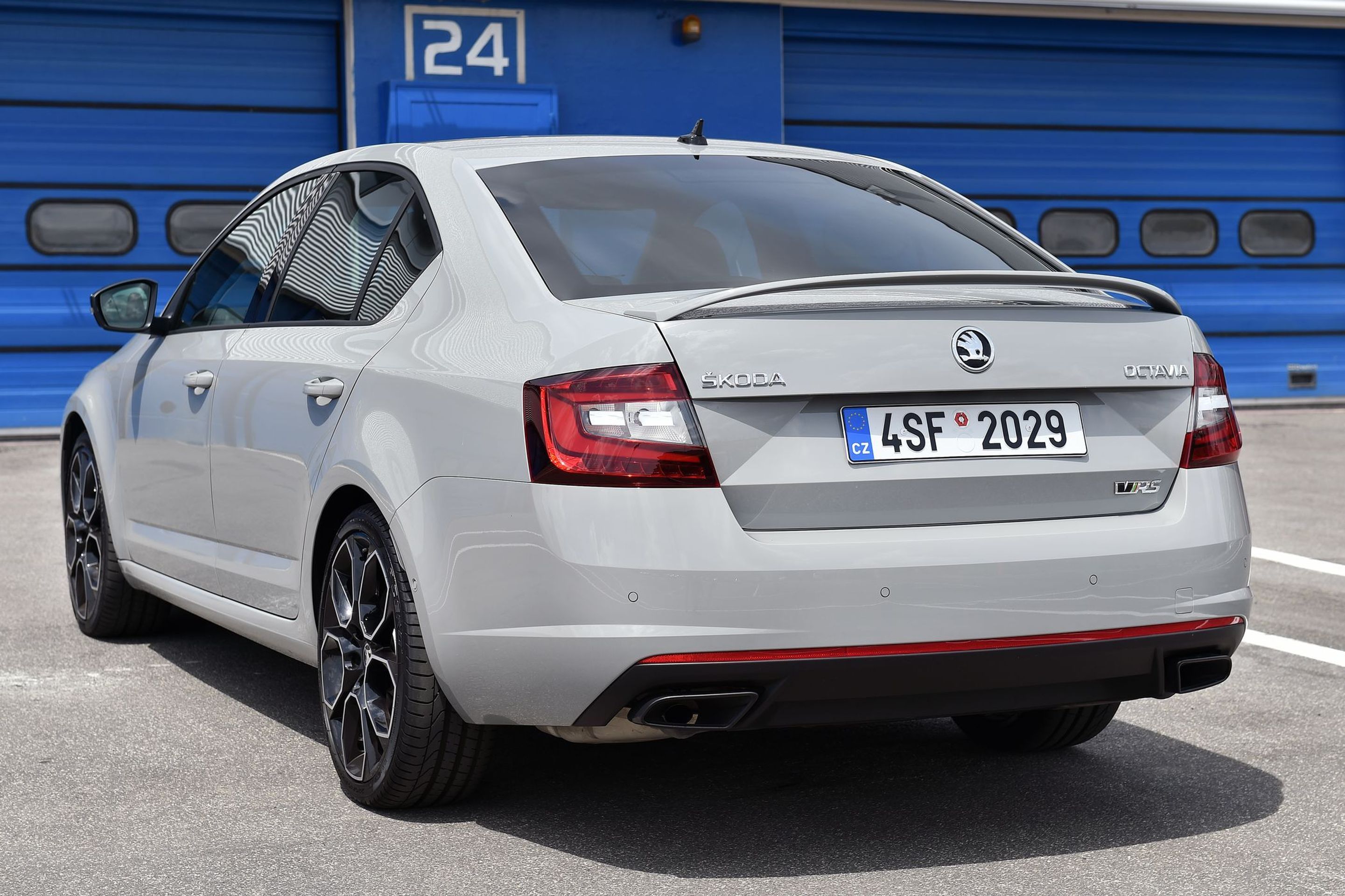 Škoda Octavia RS 245 - 4 - GALERIE: Škoda Octavia RS 245 (9/13)