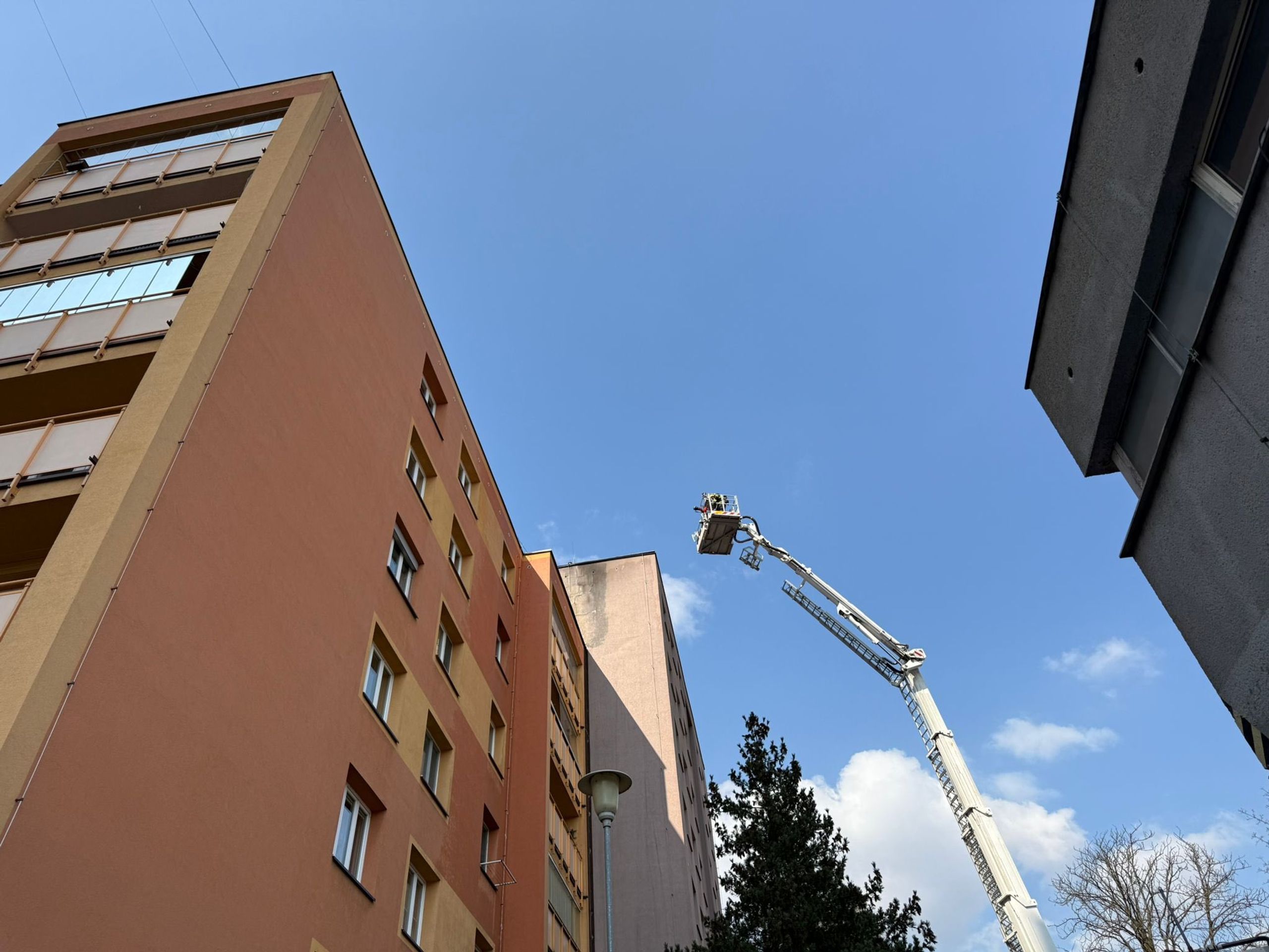 Požár bytového domu v Ostravě - Požár bytového domu v Ostravě (11/13)