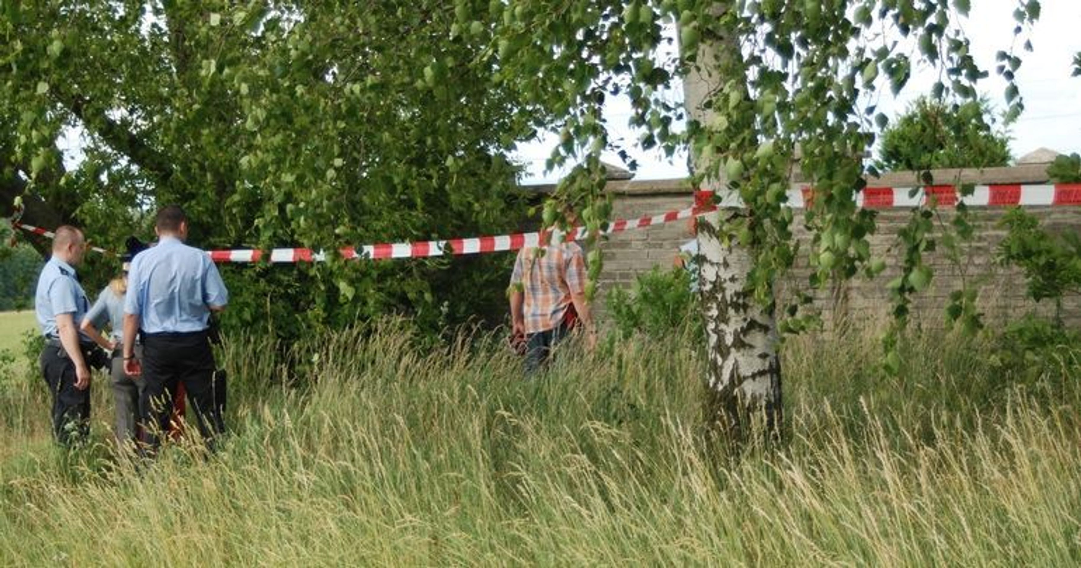 Policie na místě činu - Fotogalerie - sebevrah v Sezemicích (2/3)