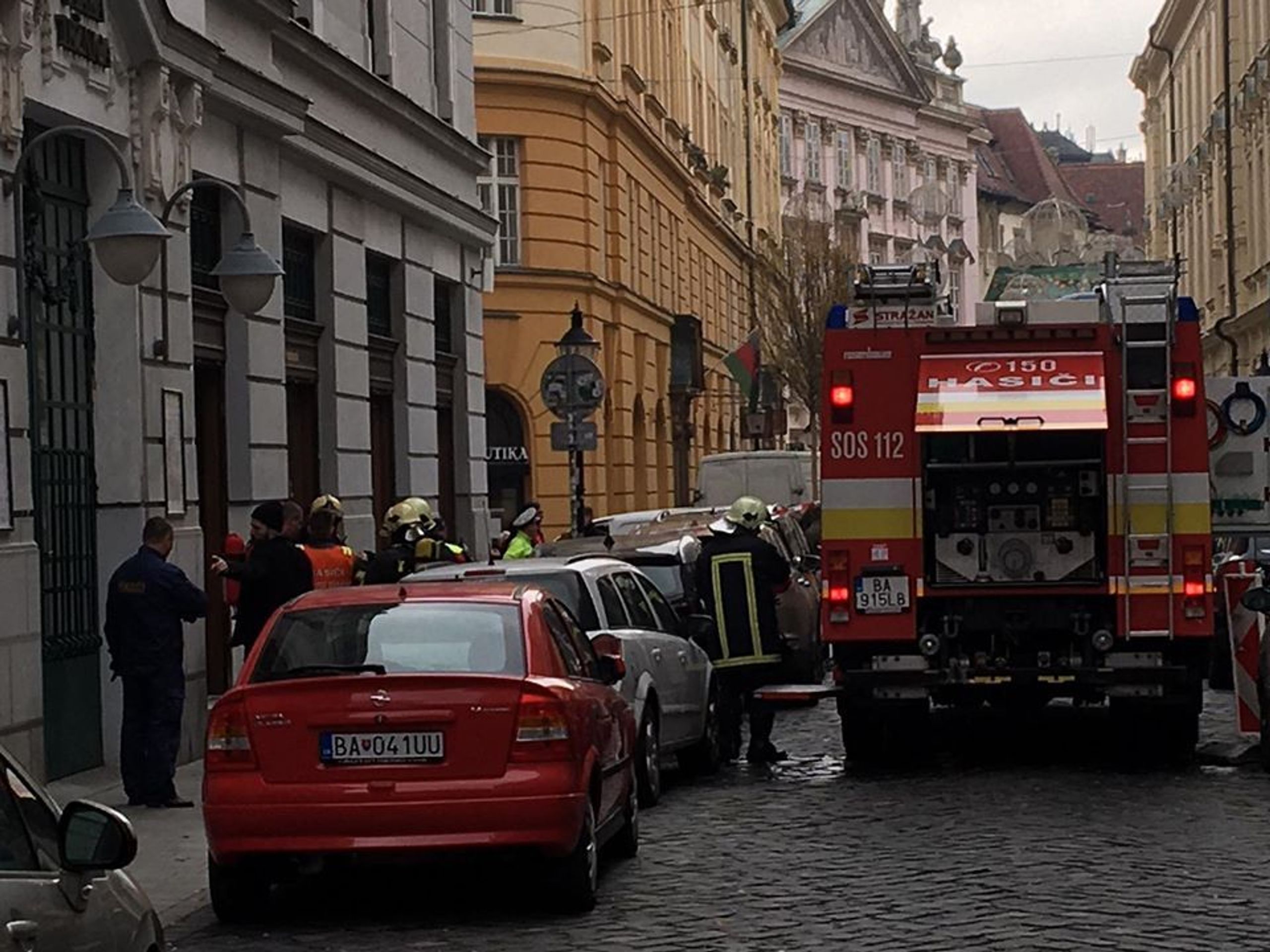 Požár Staré tržnice v Bratislavě - 5 - GALERIE: V centru Bratislavy hoří Stará tržnice (5/6)